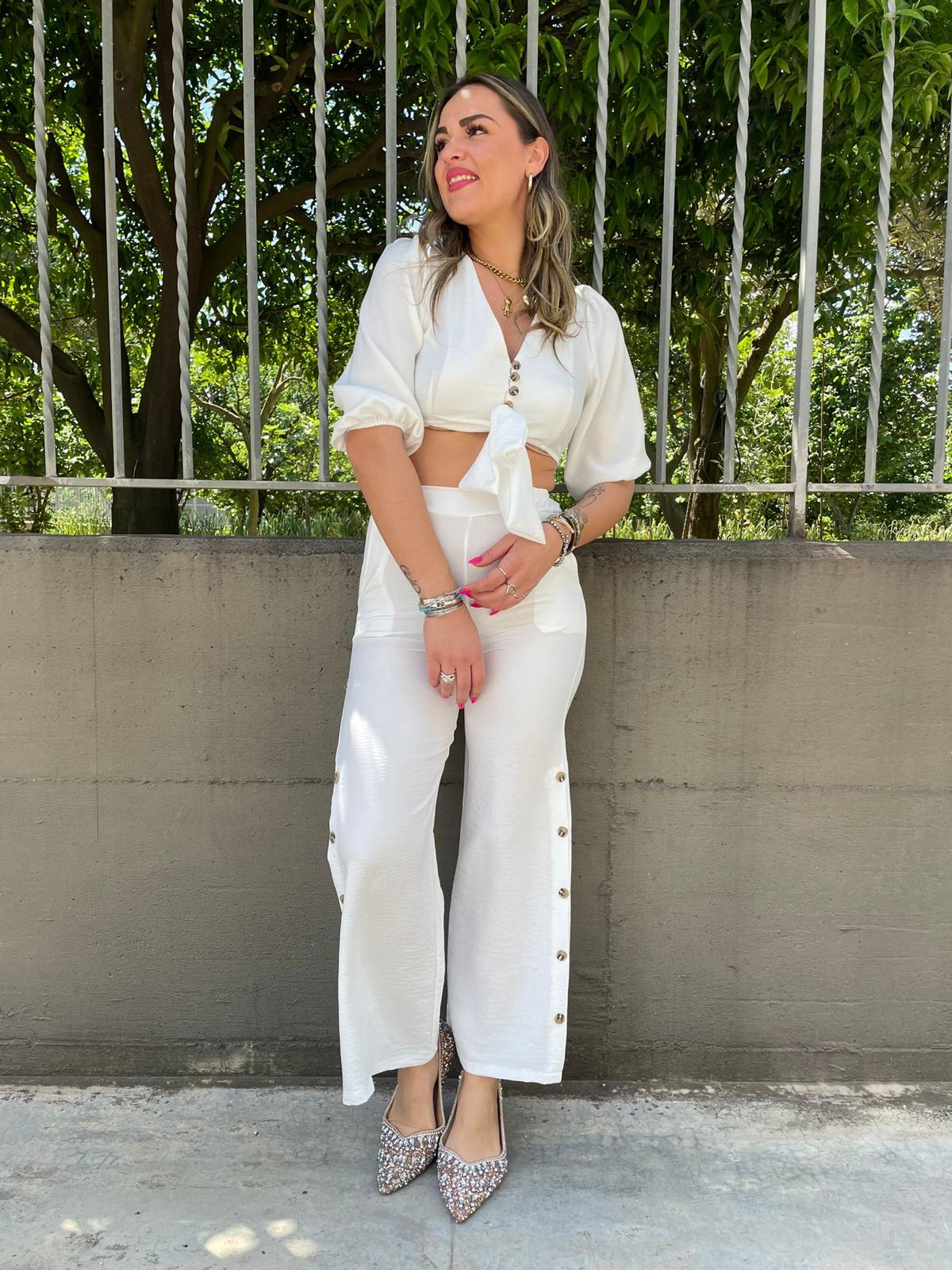 Coordinato 2 pezzi con camicia crop e nodo in vita