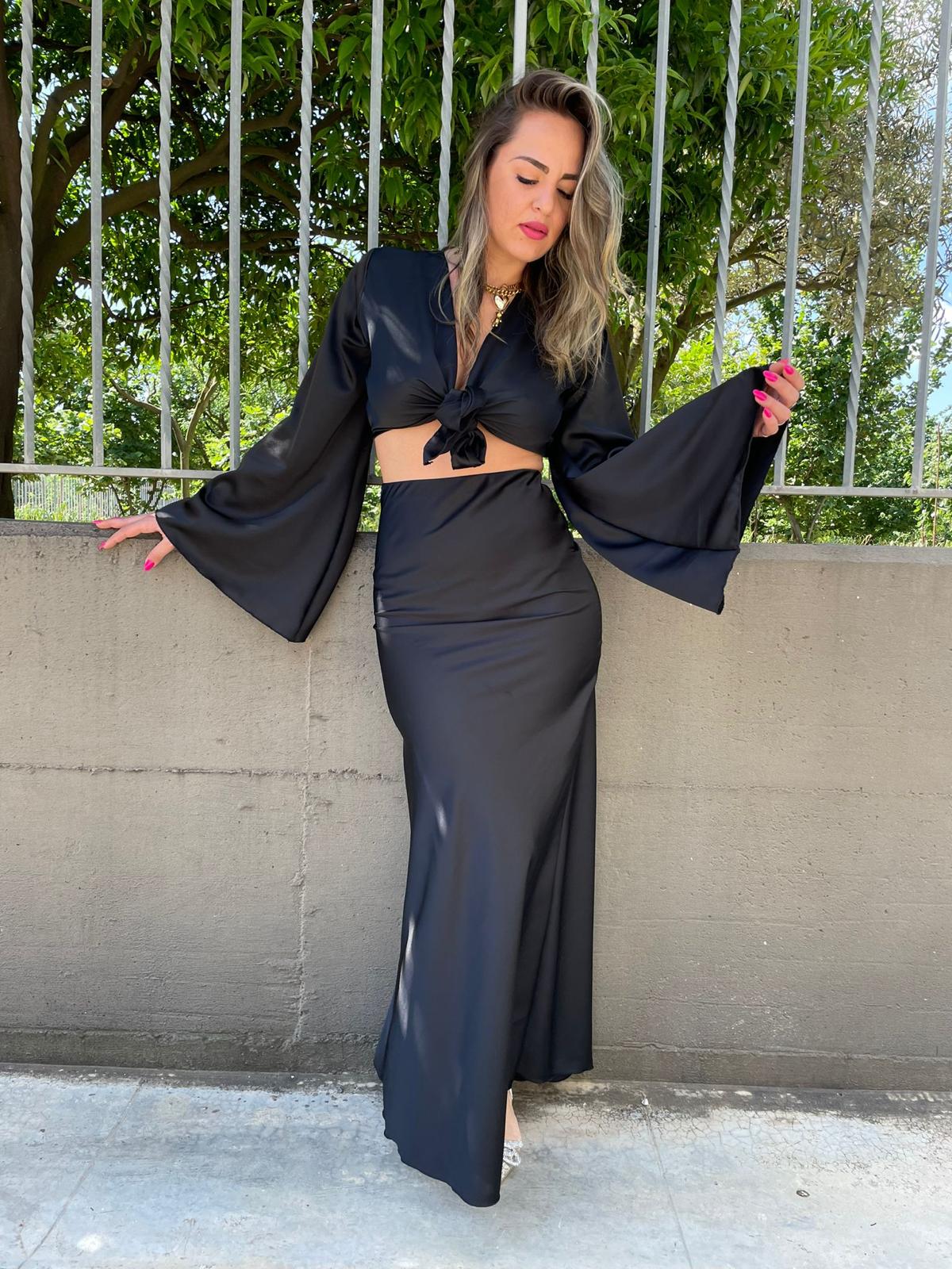 Coordinato 2 pezzi effetto seta con gonna lunga e camicia crop