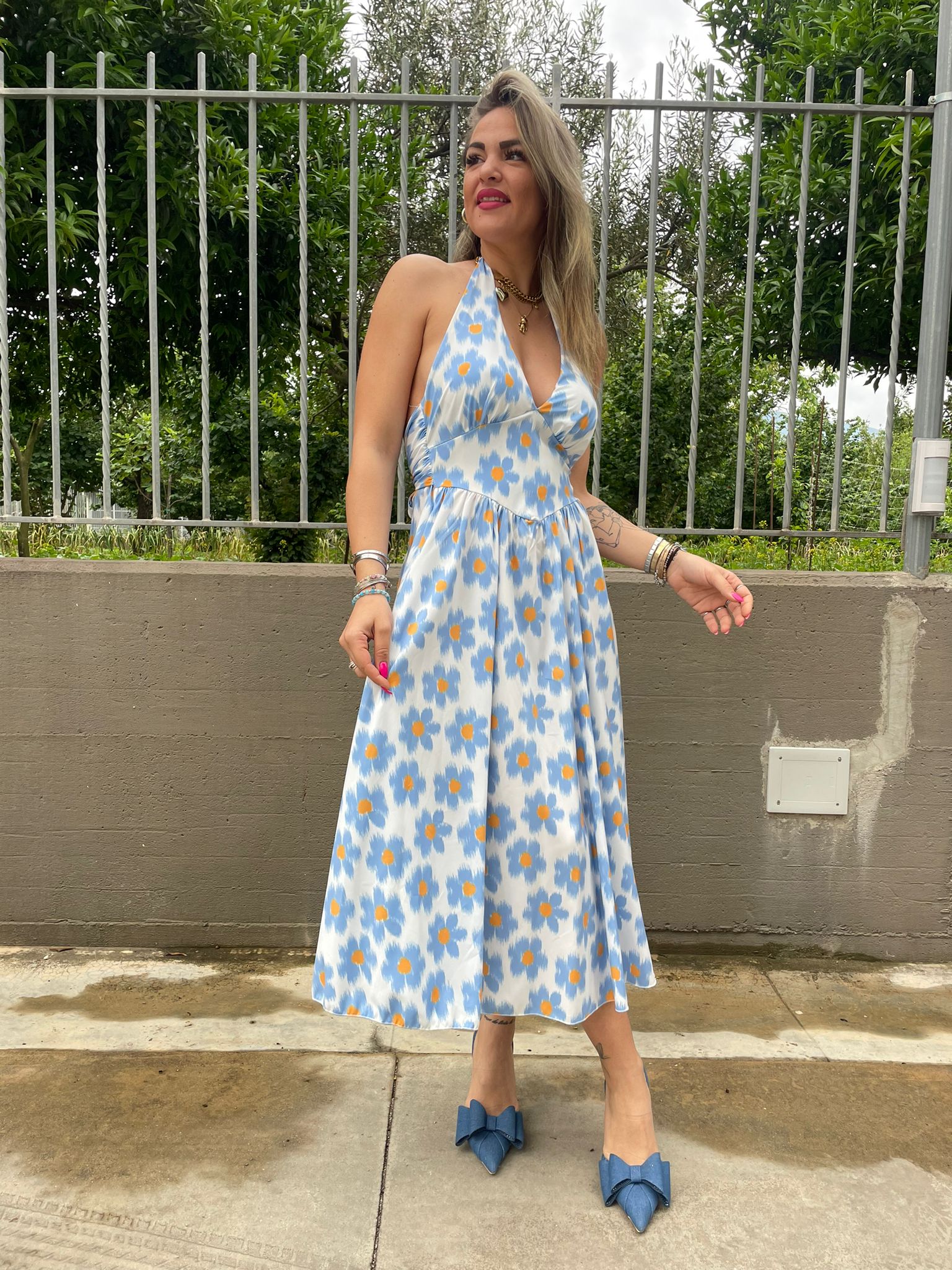 Vestito midi scampanato con schiena scoperta