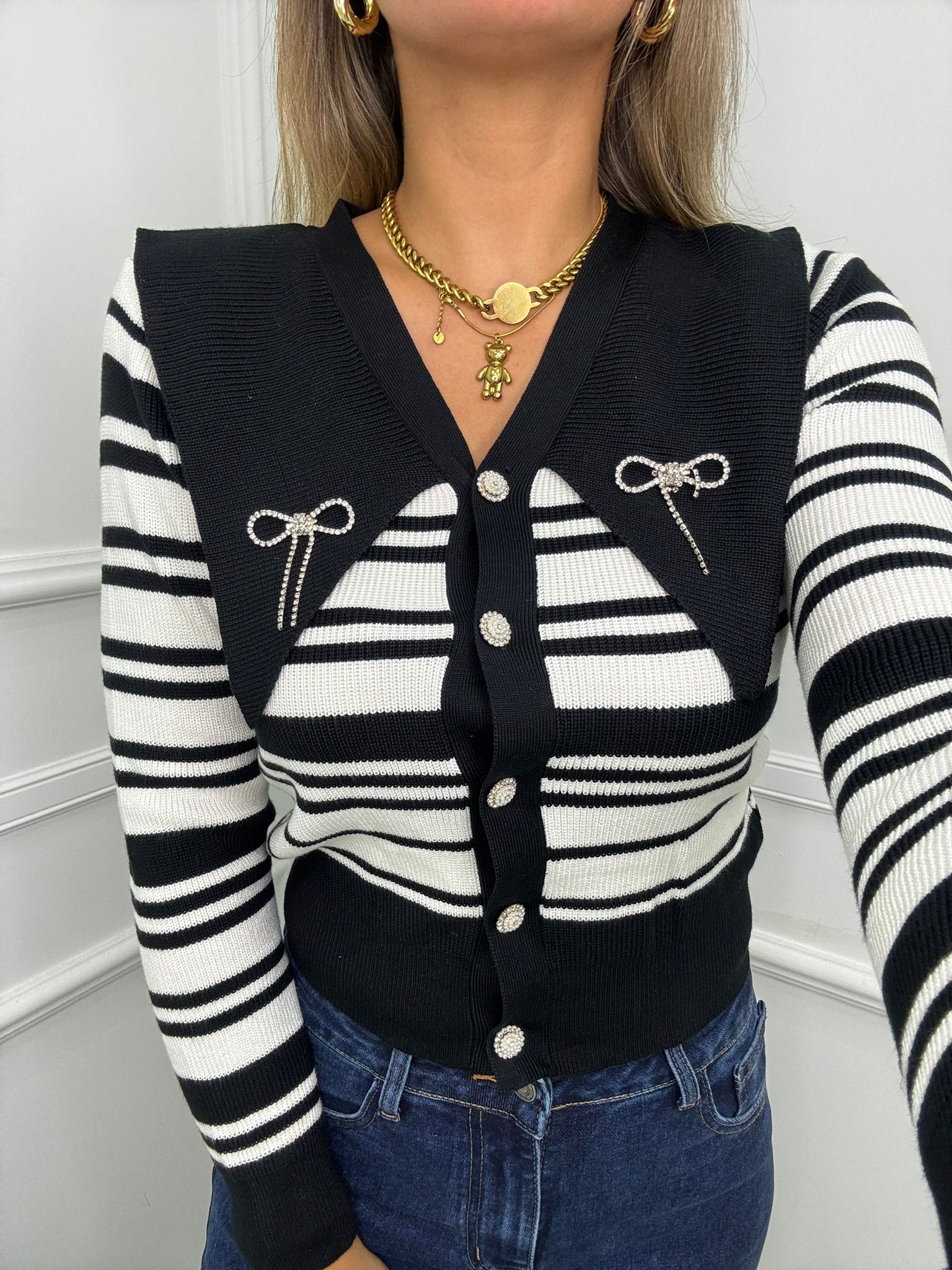 Cardigan a righe con collo a punta e swarovski