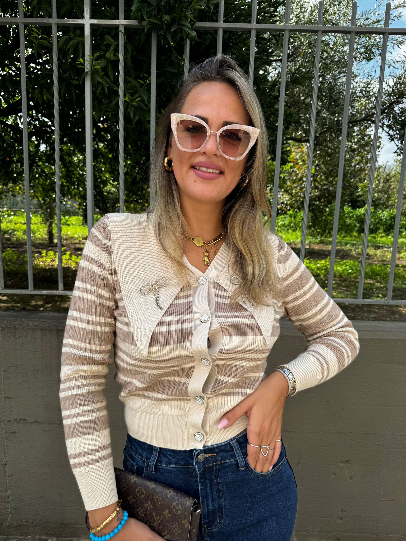 Cardigan a righe con collo a punta e swarovski