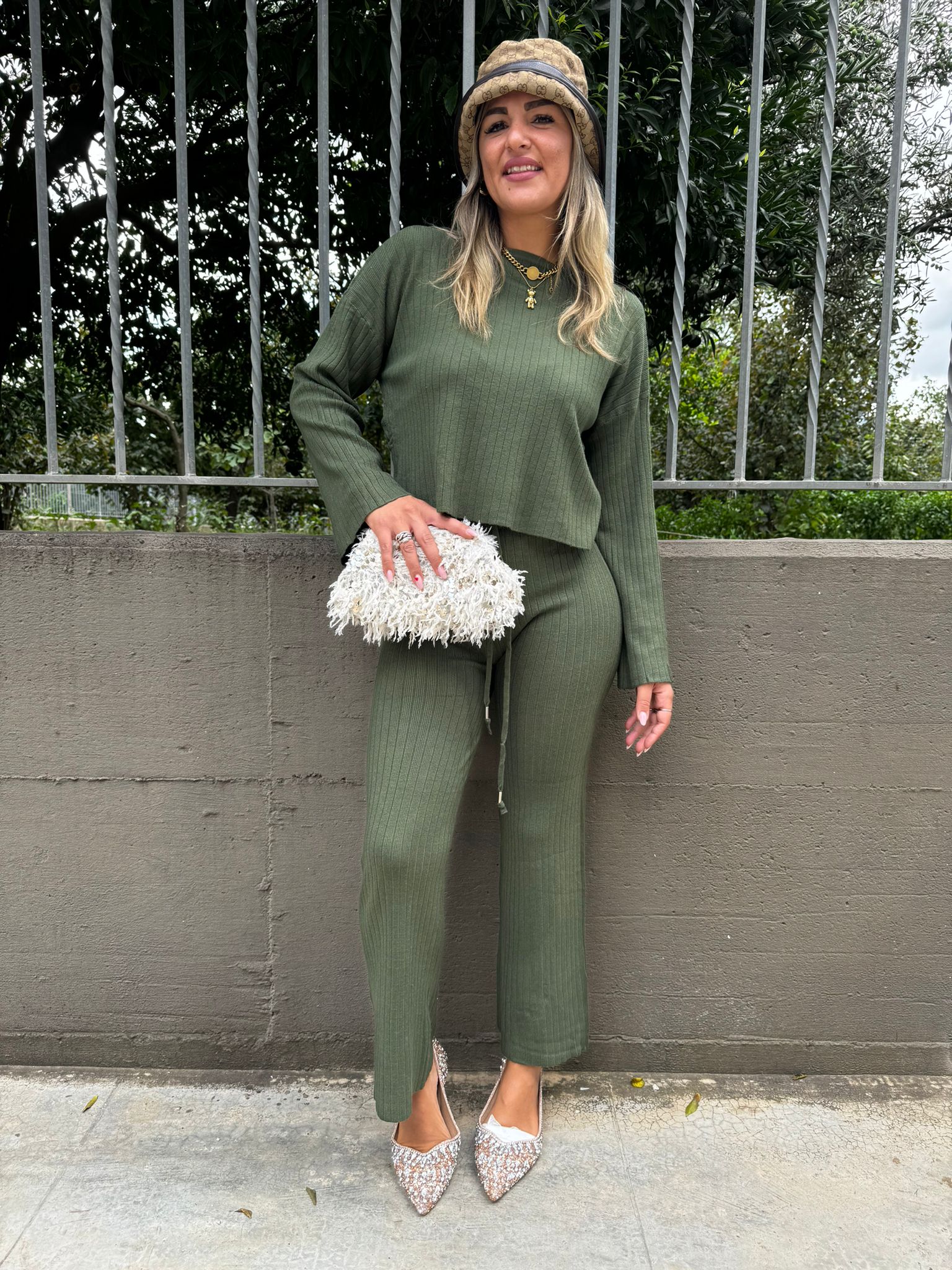 Coordinato 2 pezzi a costine con maglia maniche a campana