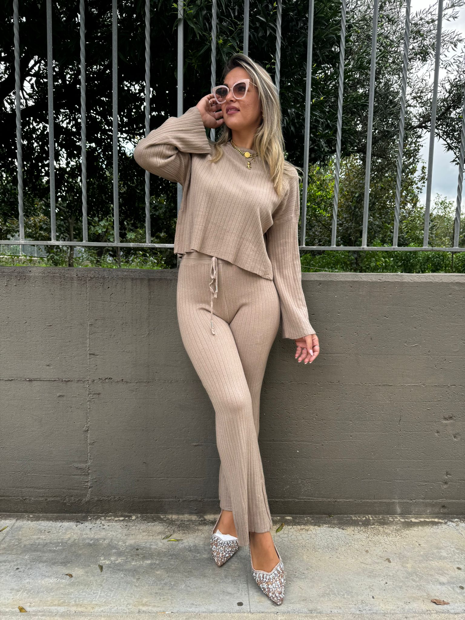 Coordinato 2 pezzi a costine con maglia maniche a campana