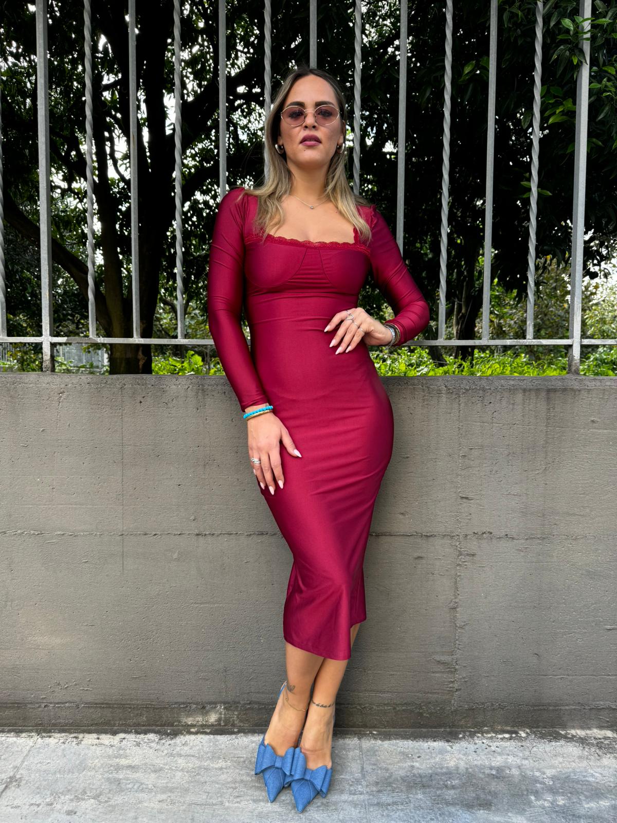 Vestito lungo in lycra con lacci dietro e merletto