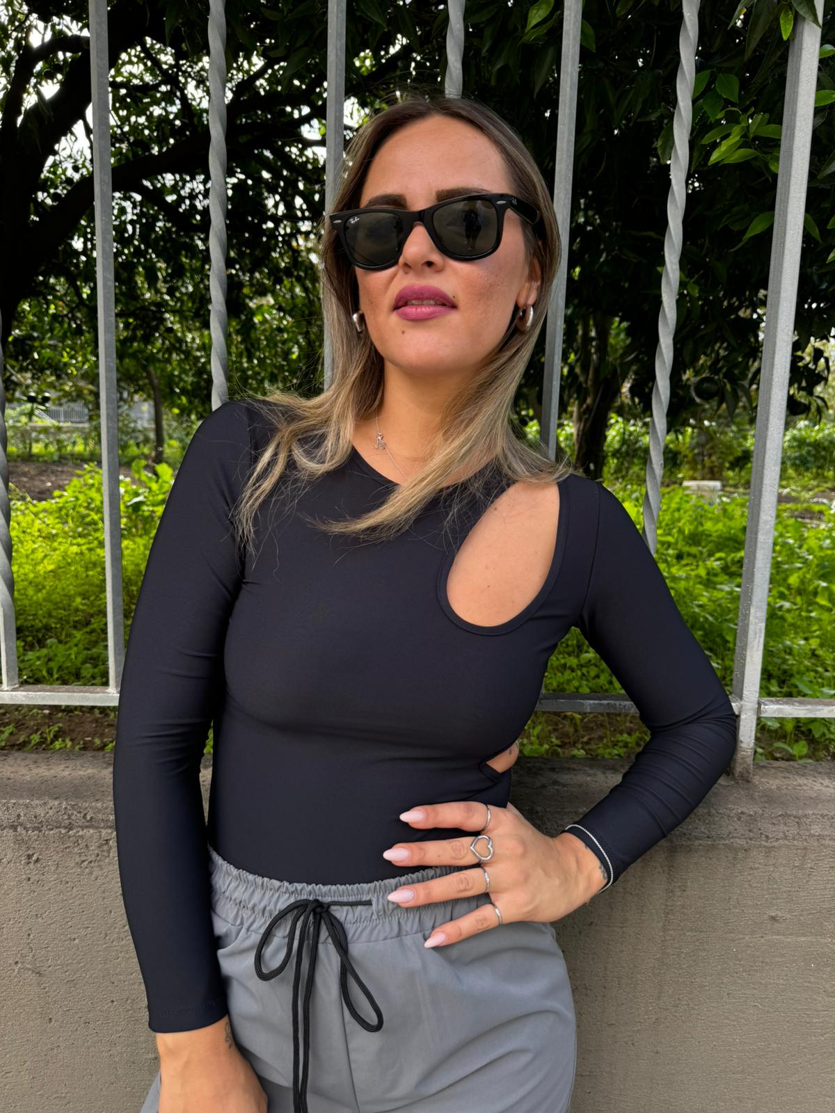 Body in lycra tinta unita con apertura laterale