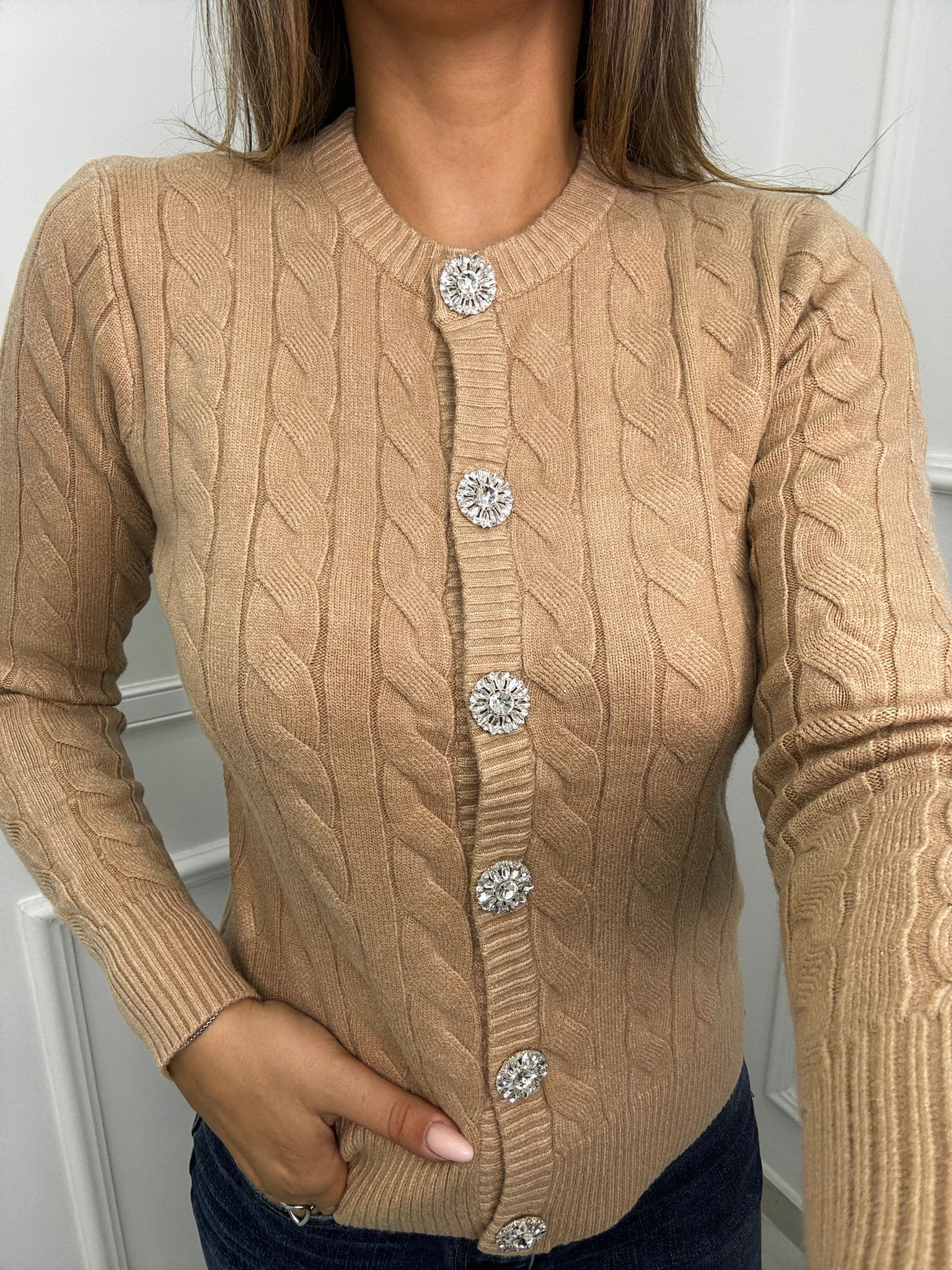 Cardigan trama treccia con bottoni gioiello