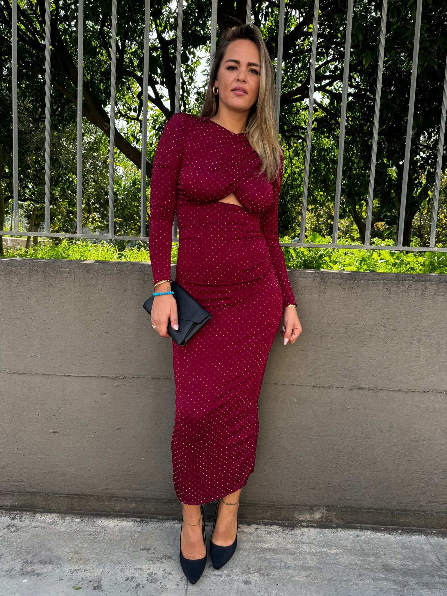 Vestito lungo brillantinato con schiena scoperta