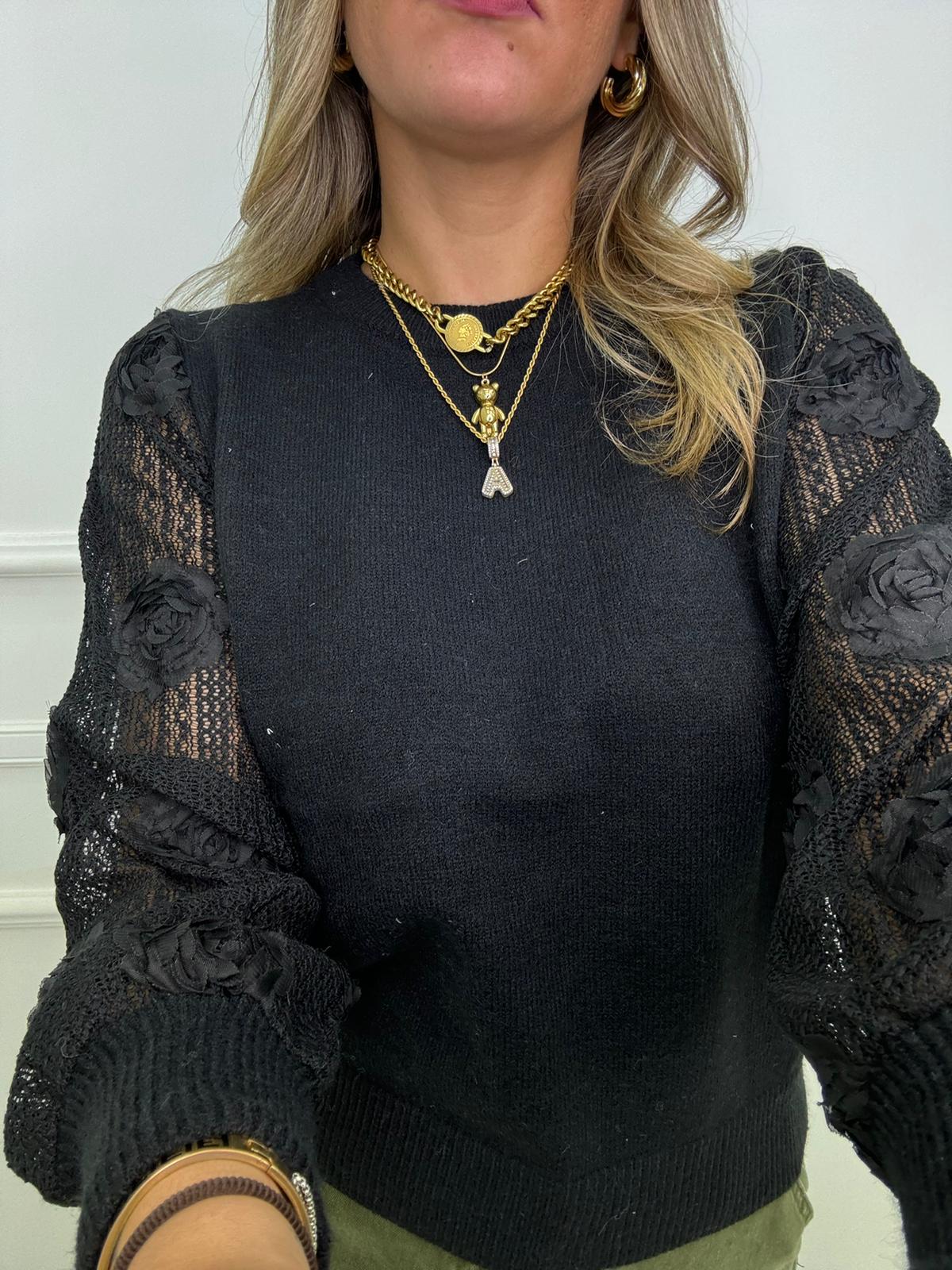 Maglioncino tinta unita con maniche traforate