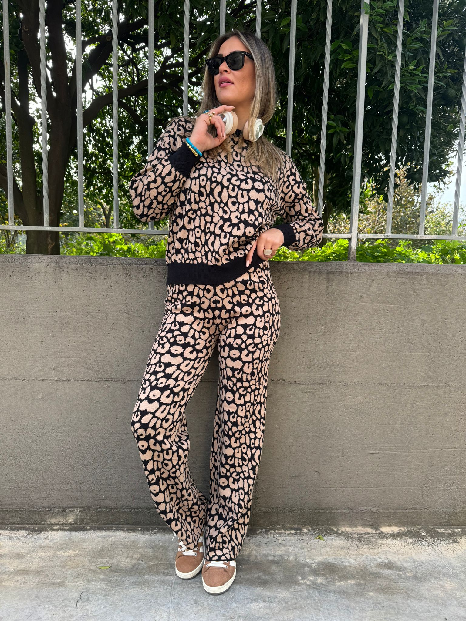 Coordinato 2 pezzi fantasia animalier con maglia giro collo