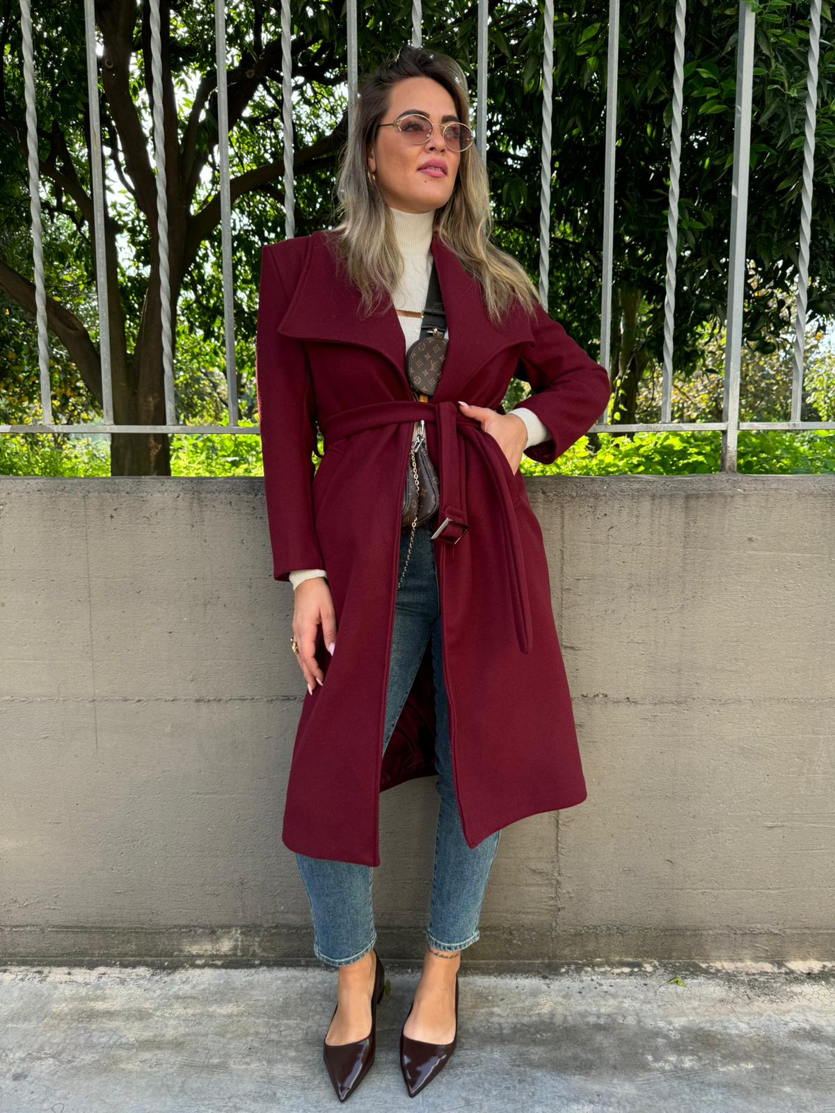 Cappotto tinta unita con cintura in vita