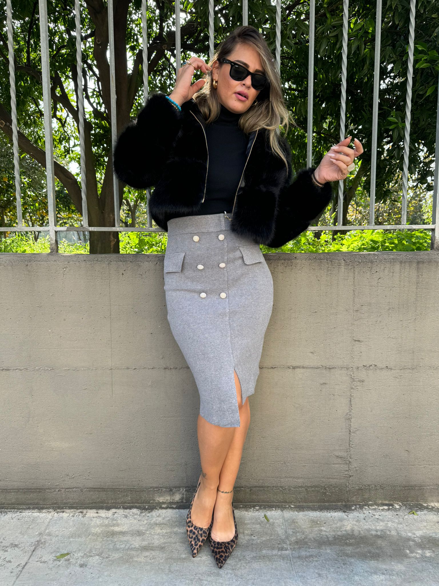 Gonna midi in simil lana con bottoni oro