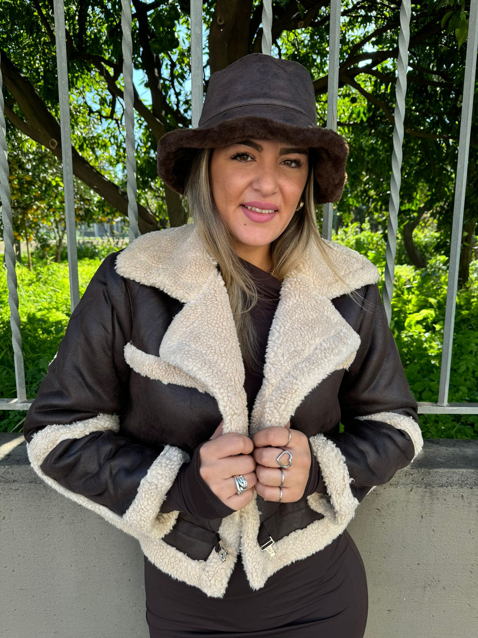 Montoncino con doppia fibbia avanti