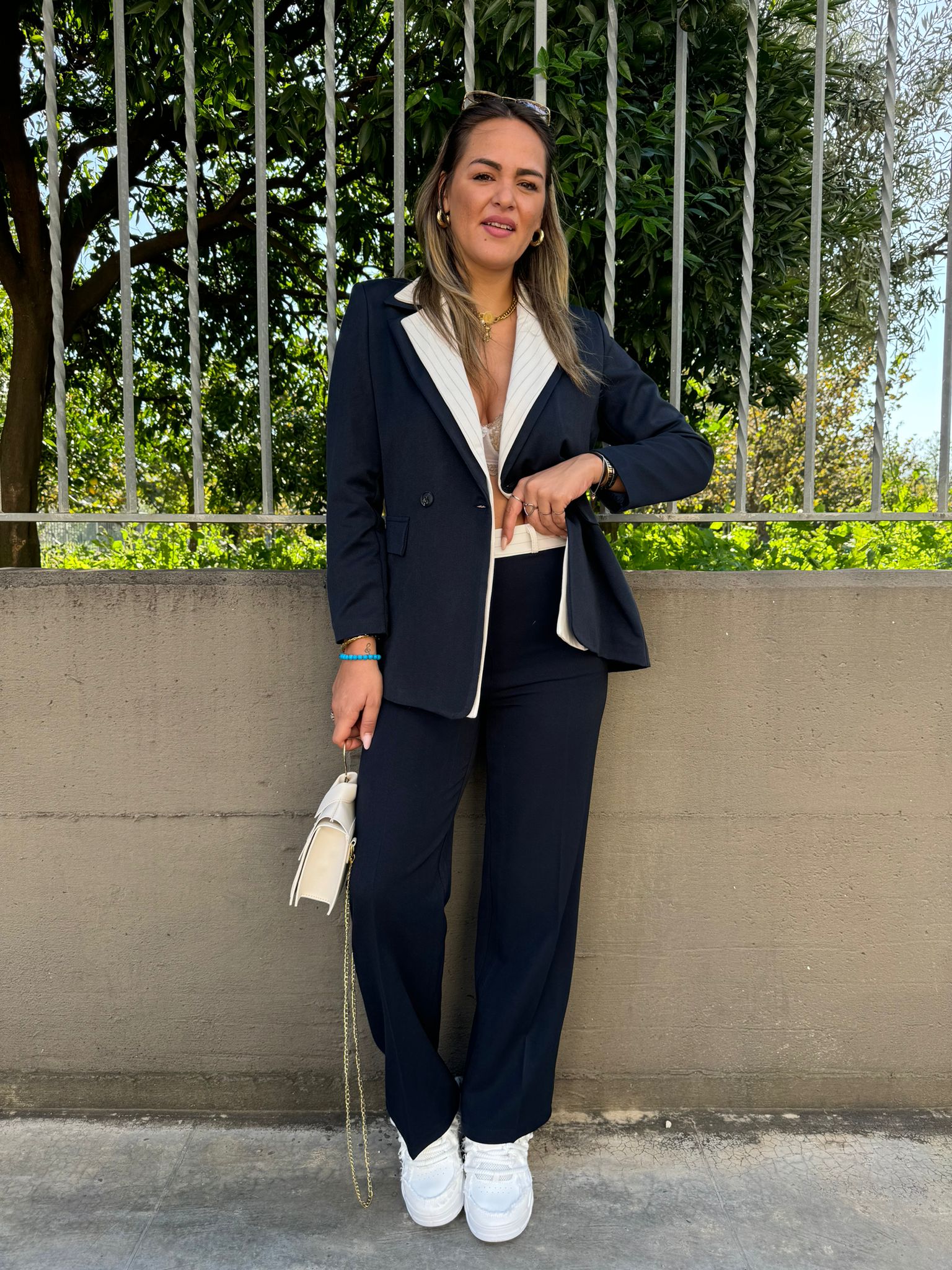 Tailleur due pezzi con giacca doppio rever