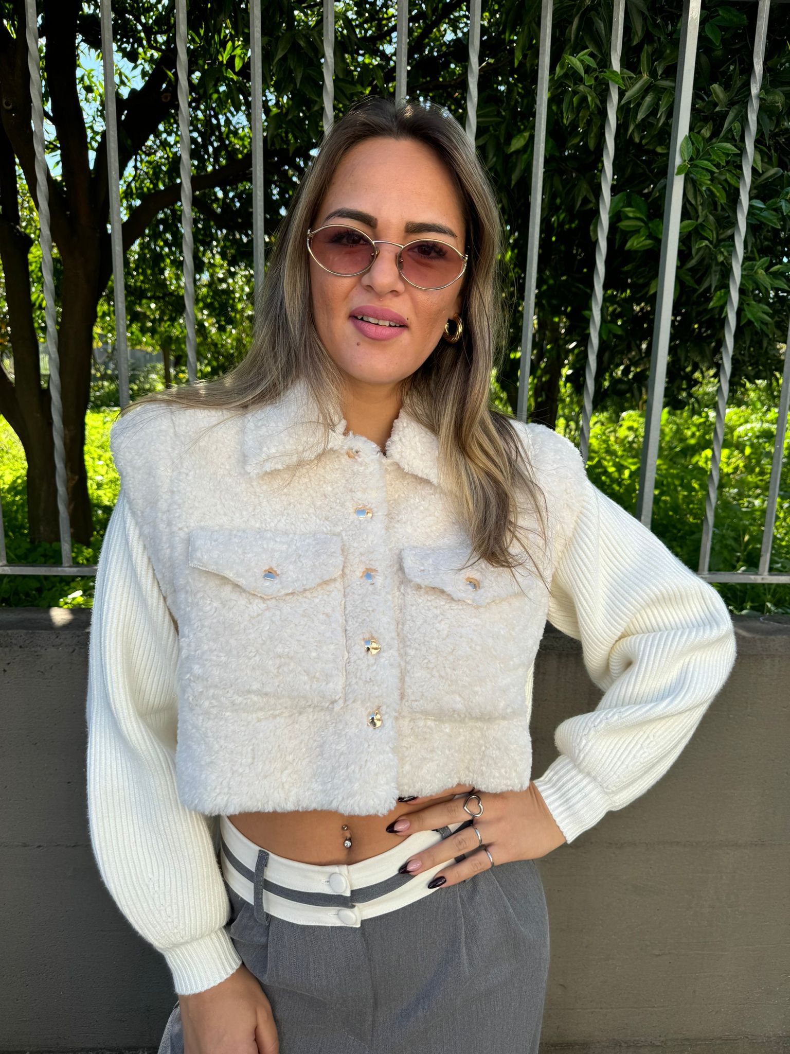 Giubbino teddy con maniche particolari