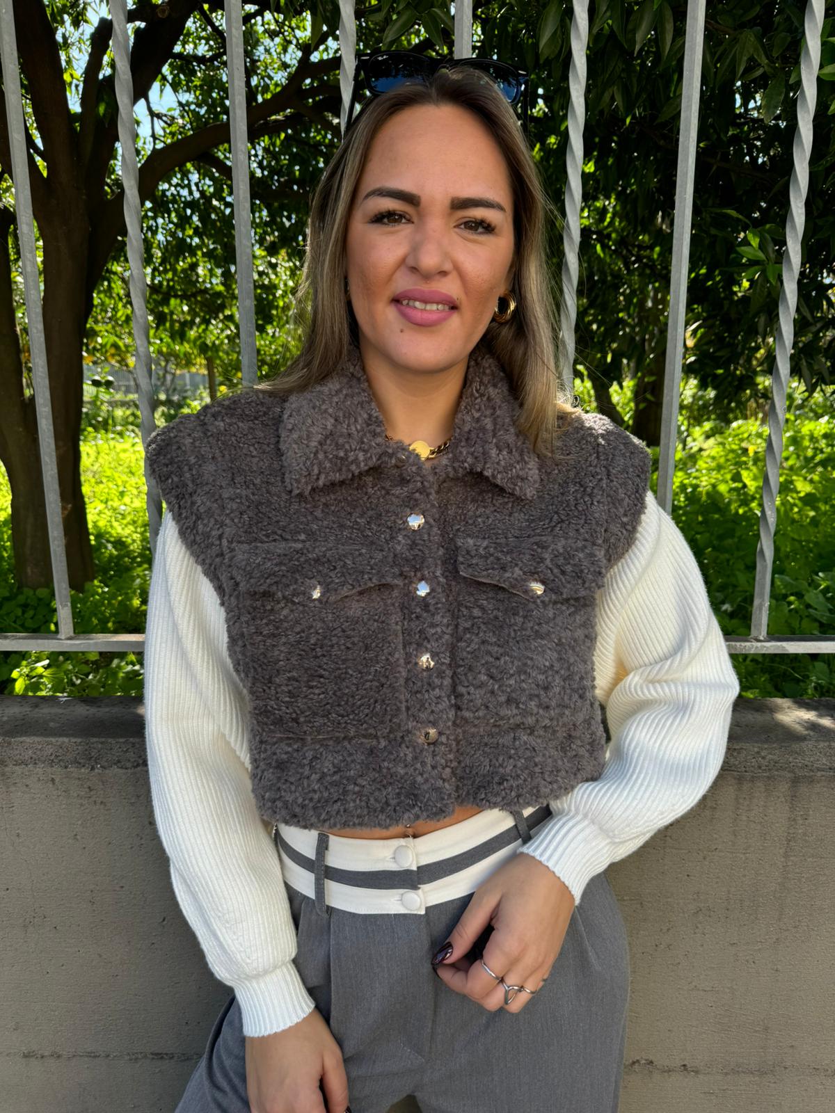 Giubbino teddy con maniche particolari