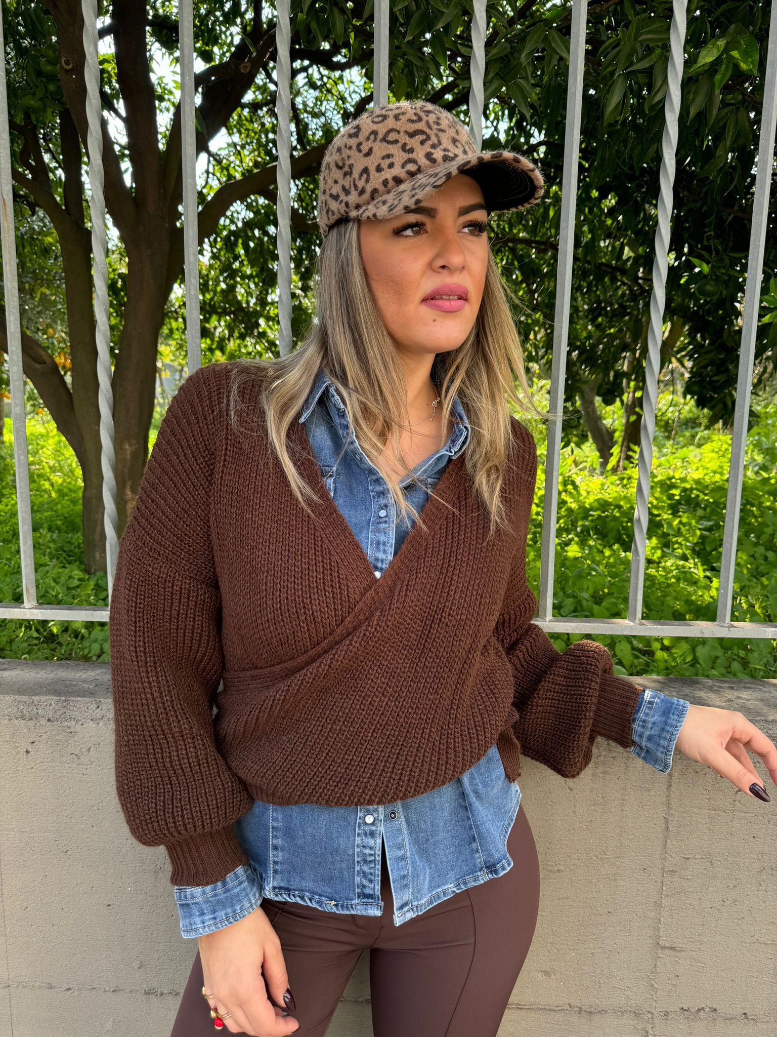 Maglione a incrocio tinta unita