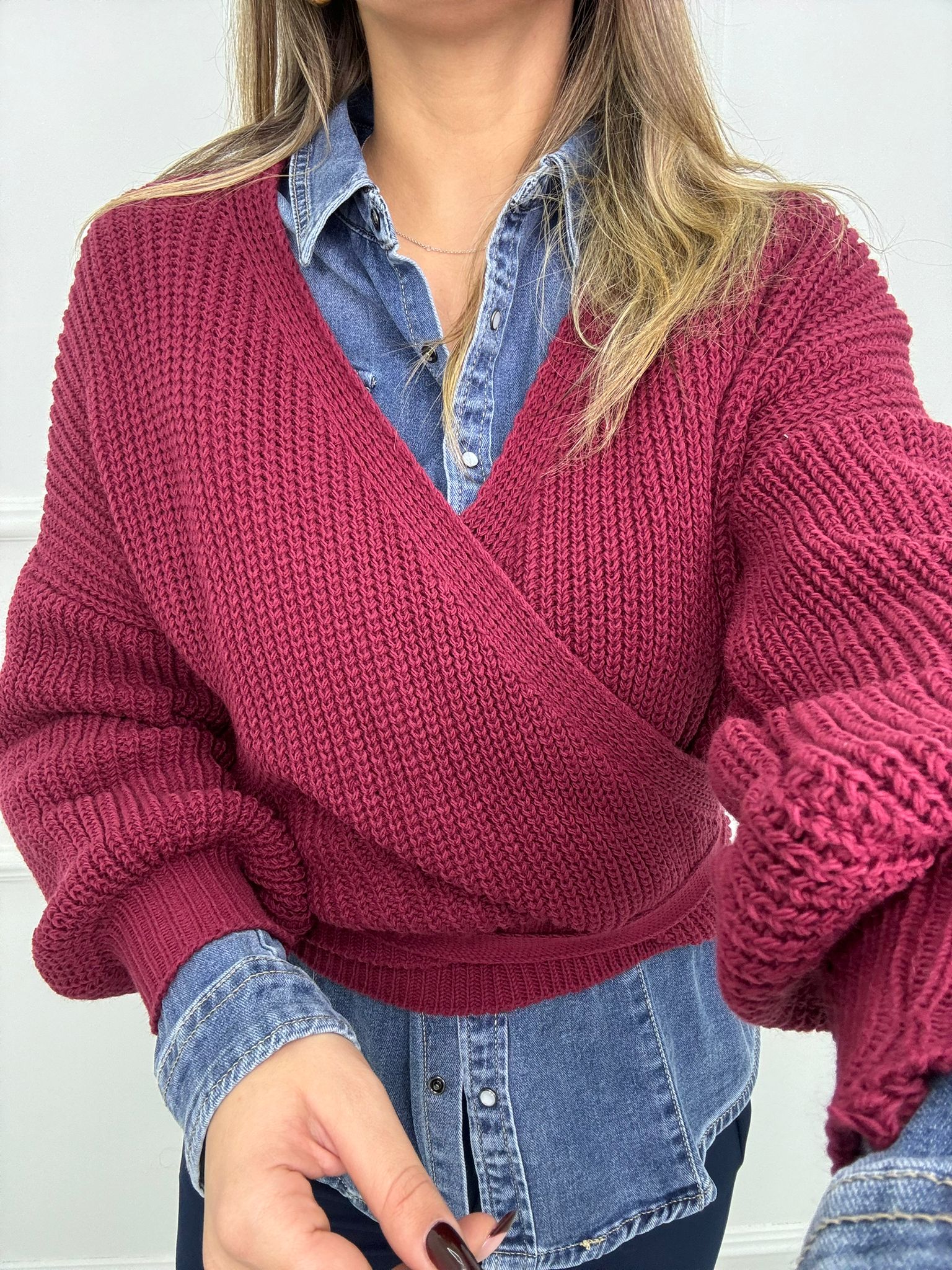 Maglione a incrocio tinta unita