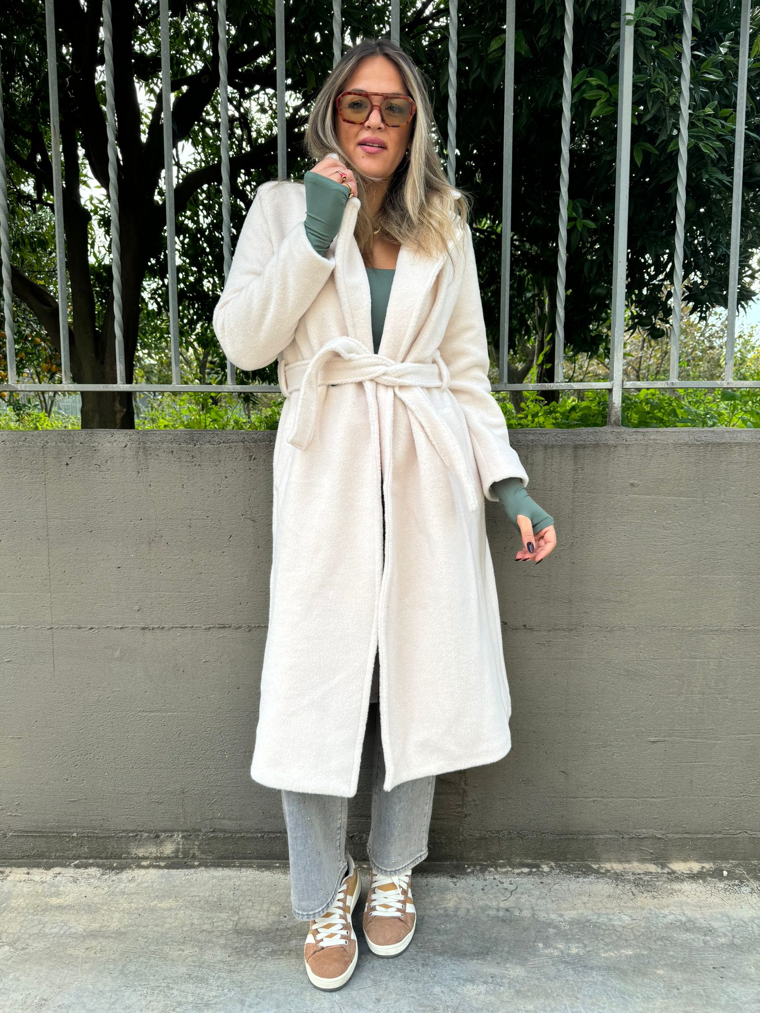 Cappotto in simil alpaca con cintura in vita