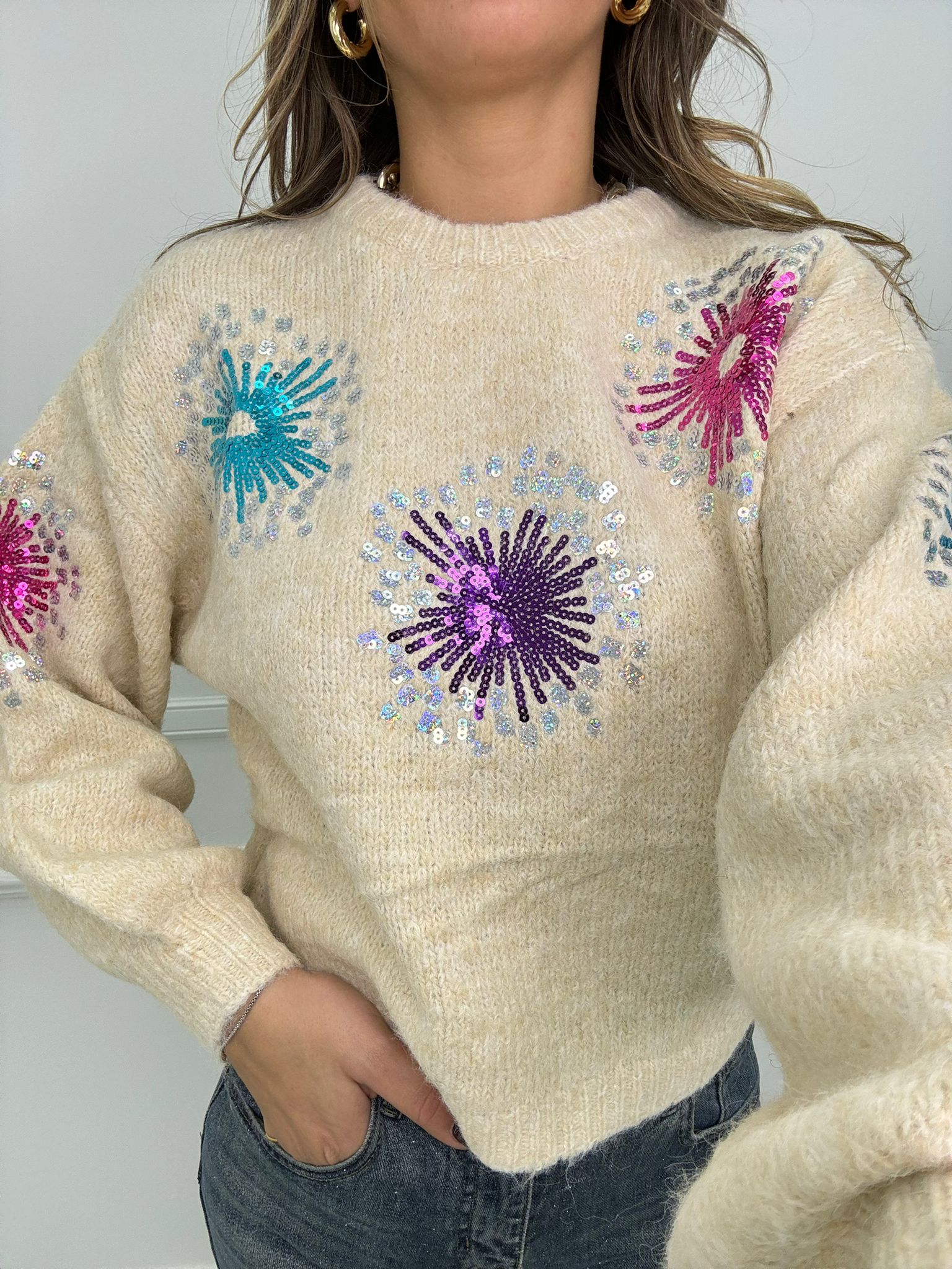 Maglione con paillettes e maniche a palloncino