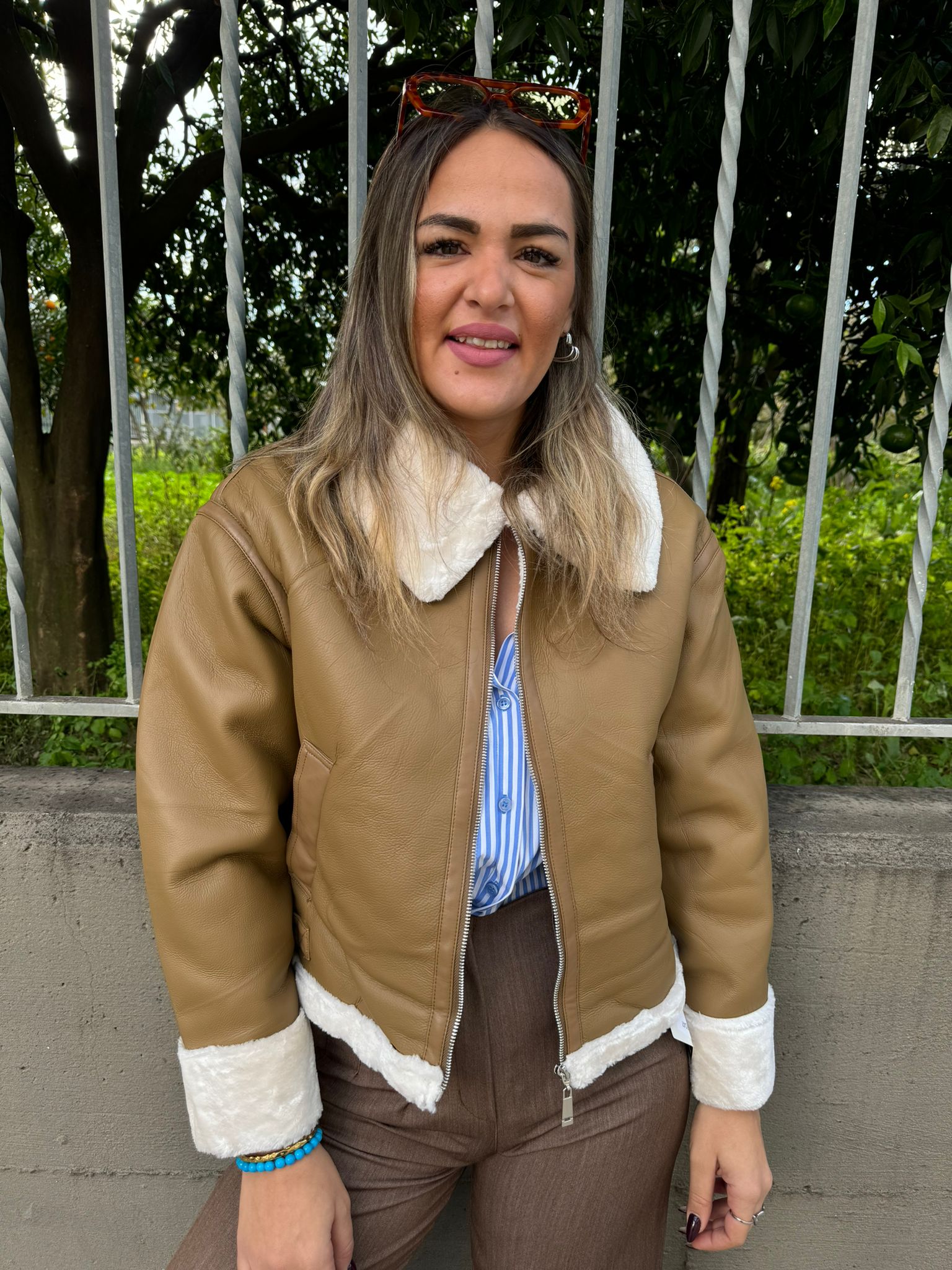 Montoncino eco pelle con zip avanti