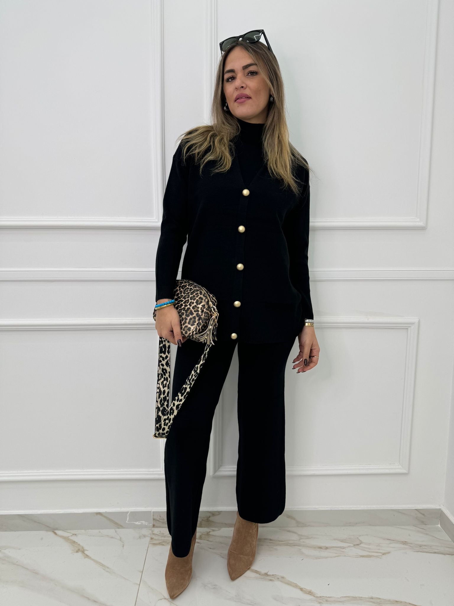 Coordinato 3 pezzi con cardigan bottoni oro