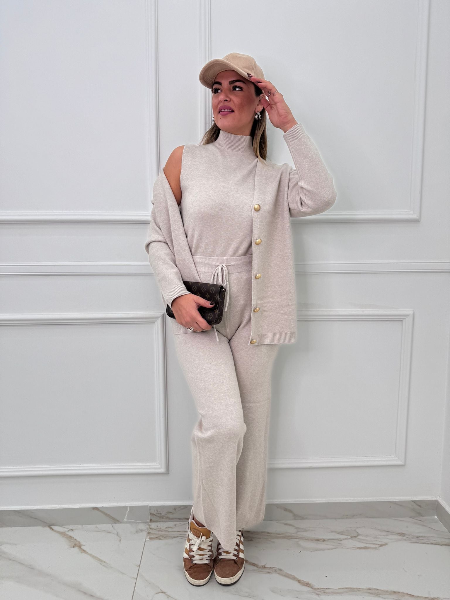 Coordinato 3 pezzi con cardigan bottoni oro