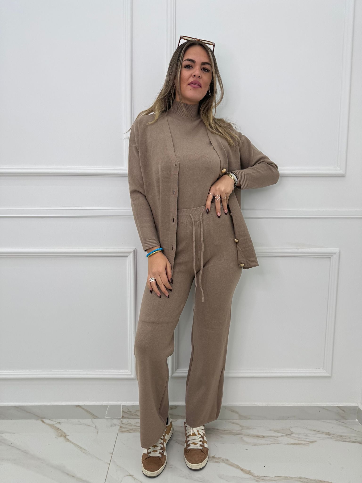 Coordinato 3 pezzi con cardigan bottoni oro