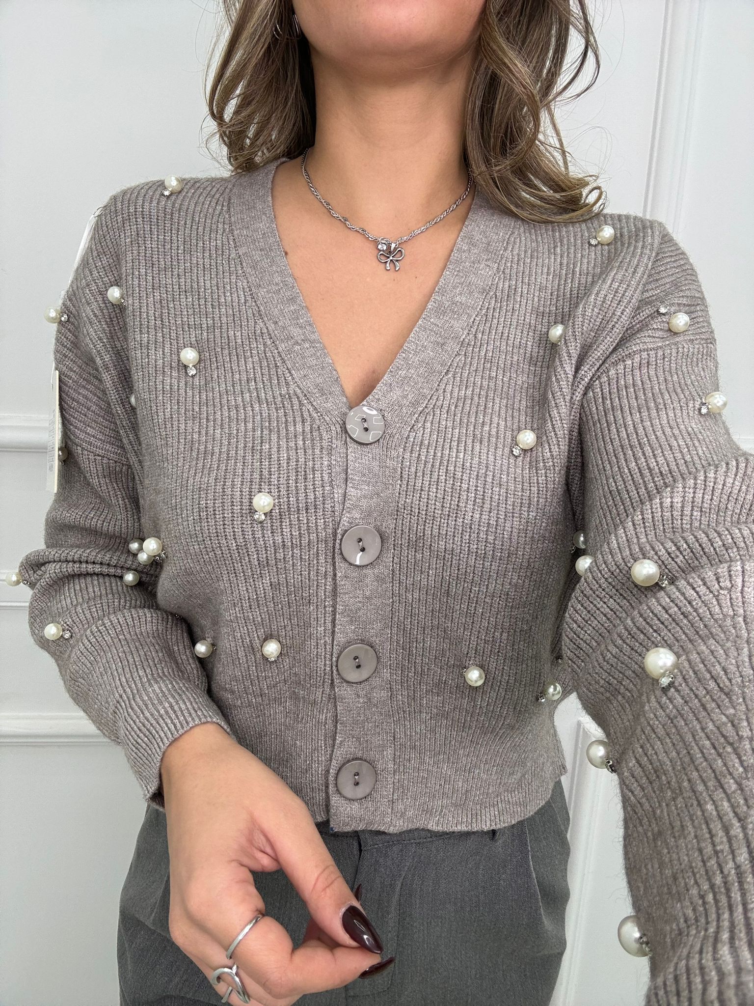 Cardigan con perle e swarovski