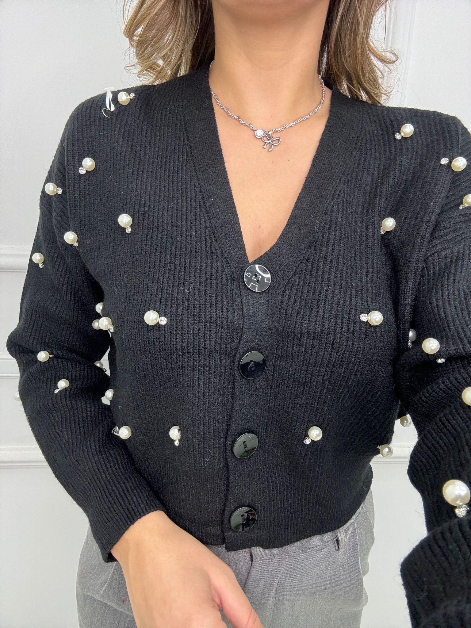 Cardigan con perle e swarovski