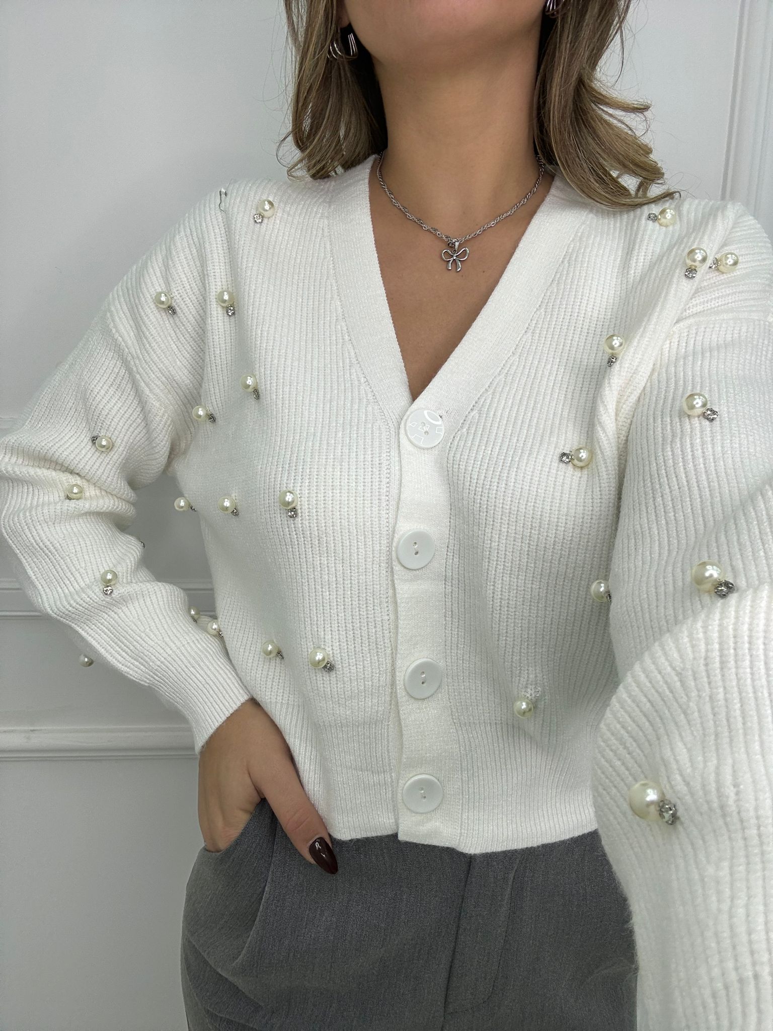 Cardigan con perle e swarovski