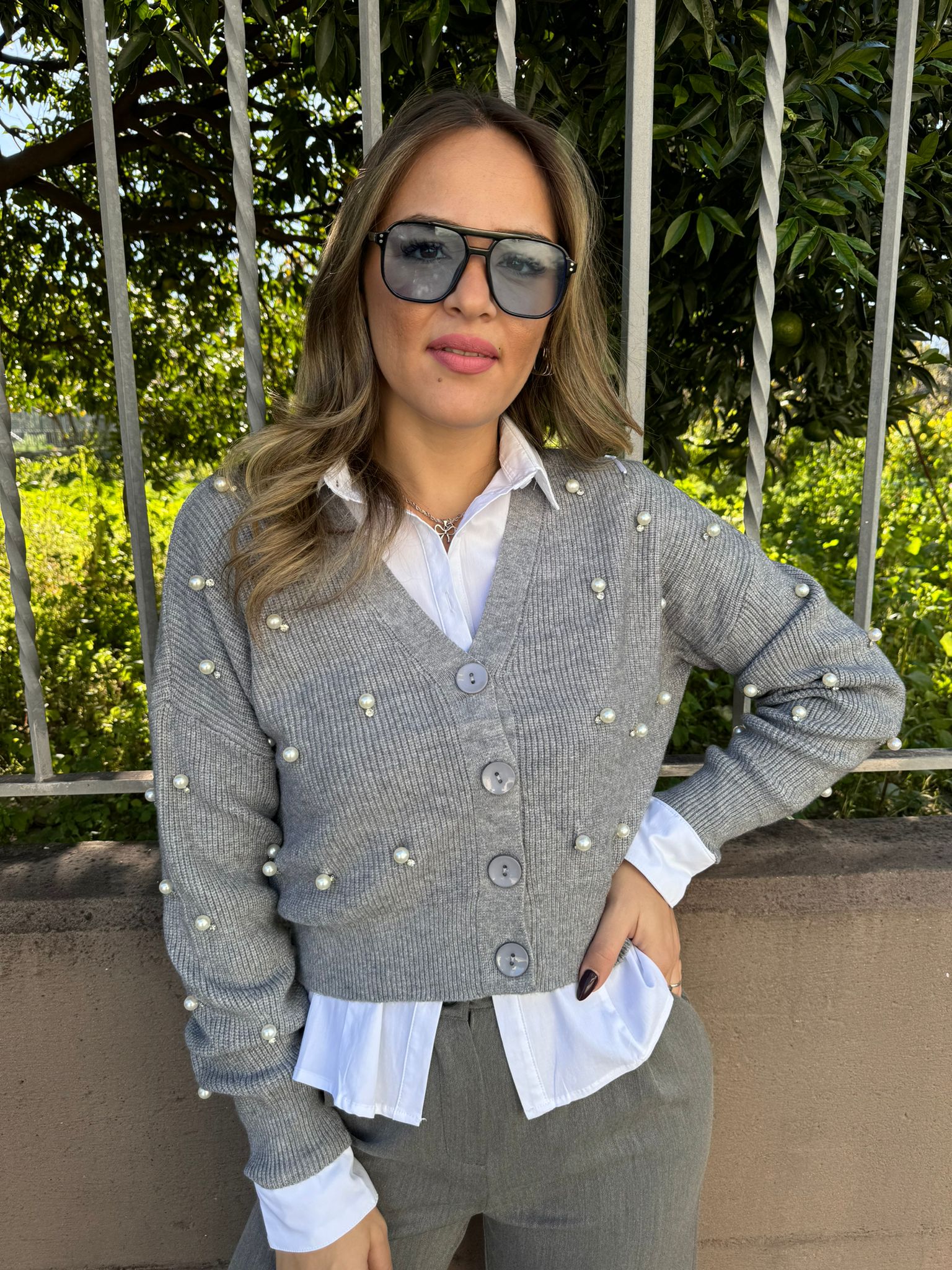 Cardigan con perle e swarovski