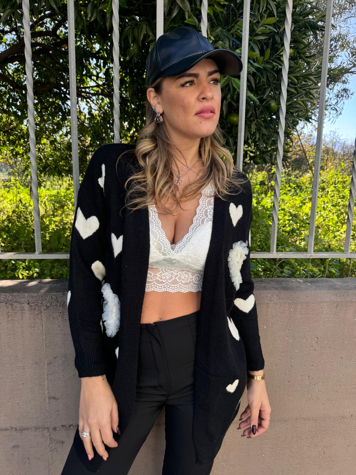 Cardigan aperto con cuori