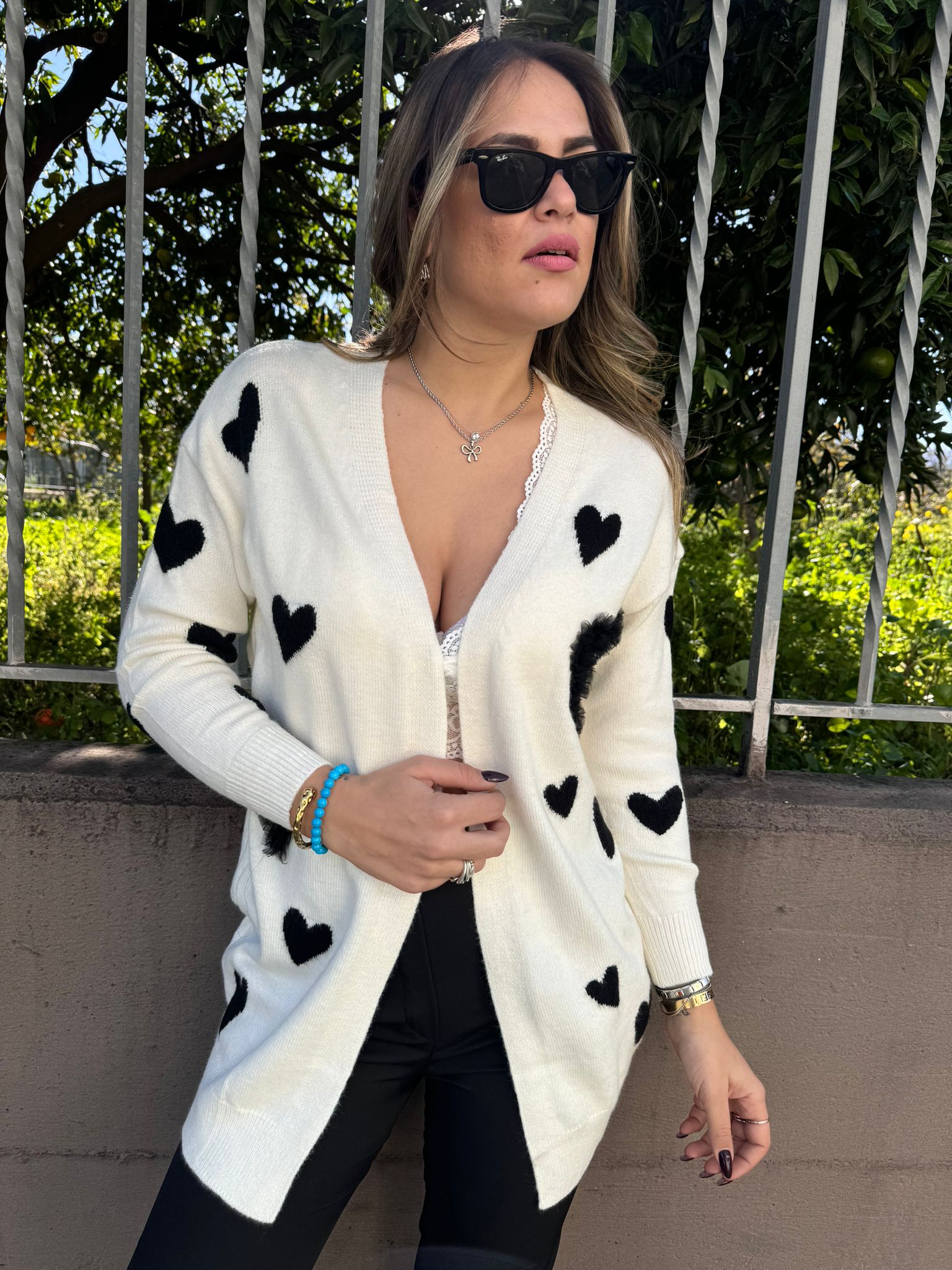 Cardigan aperto con cuori