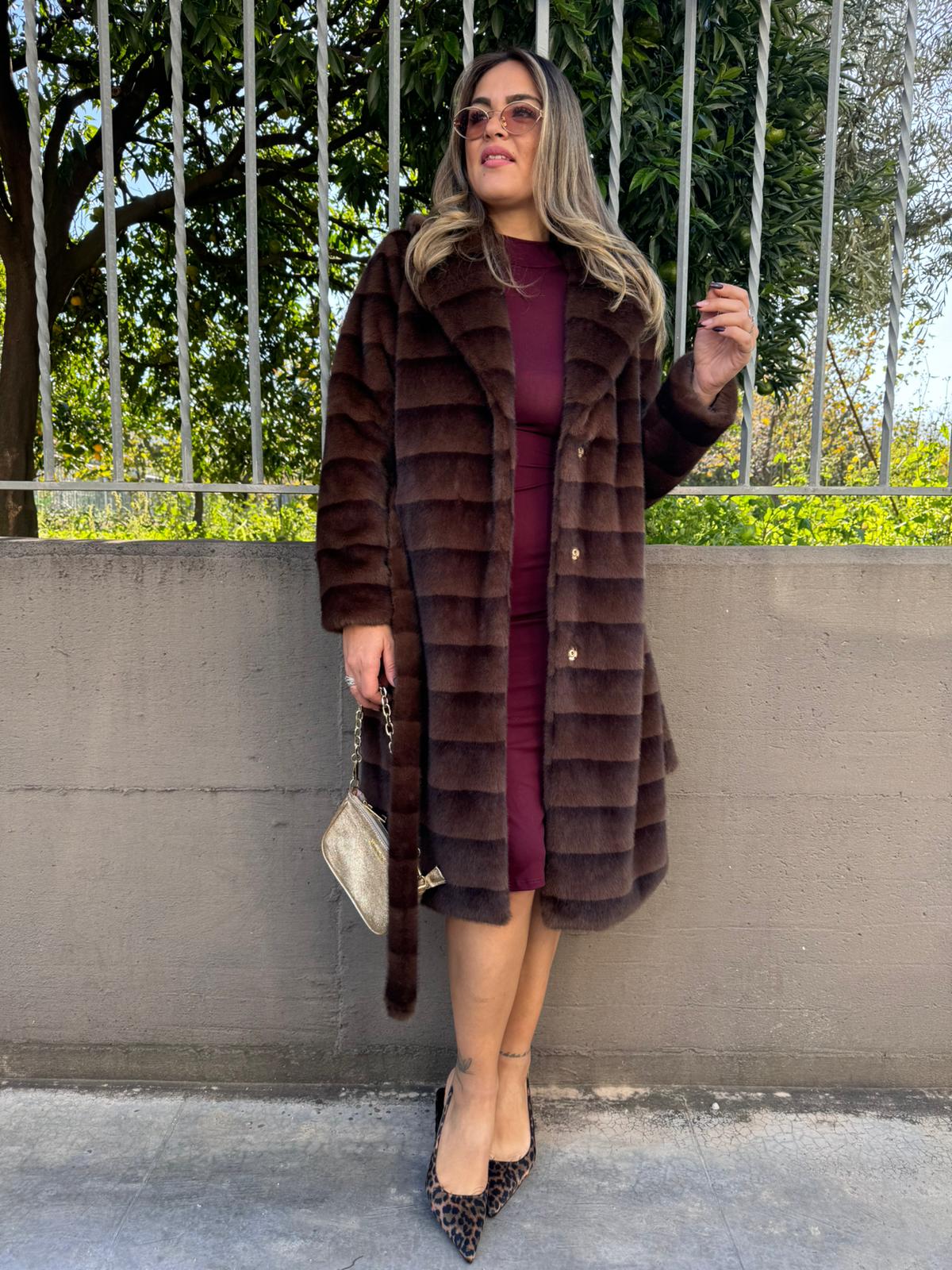 Pelliccia eco lunga con cintura