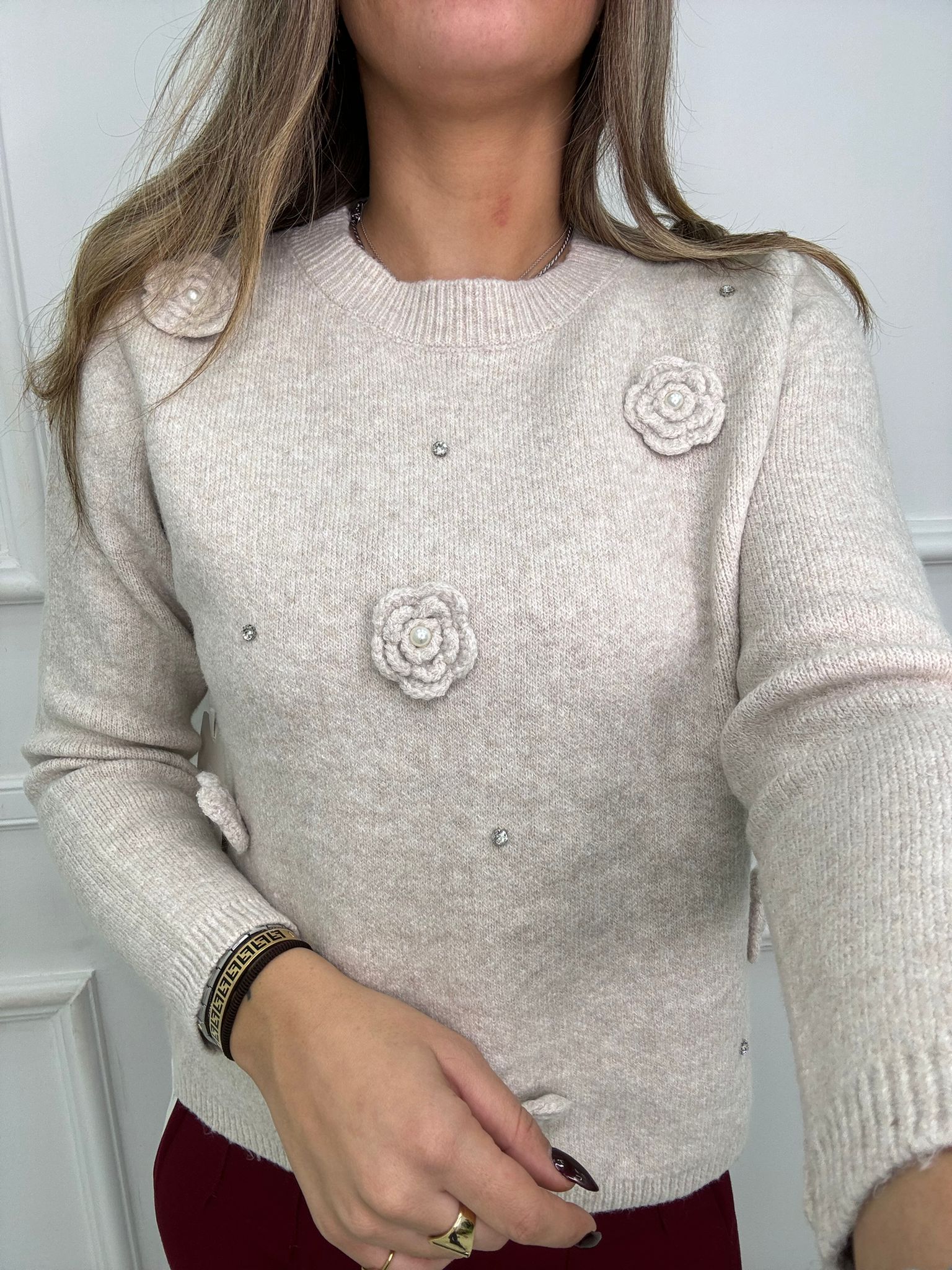 Maglione giro collo con fiori
