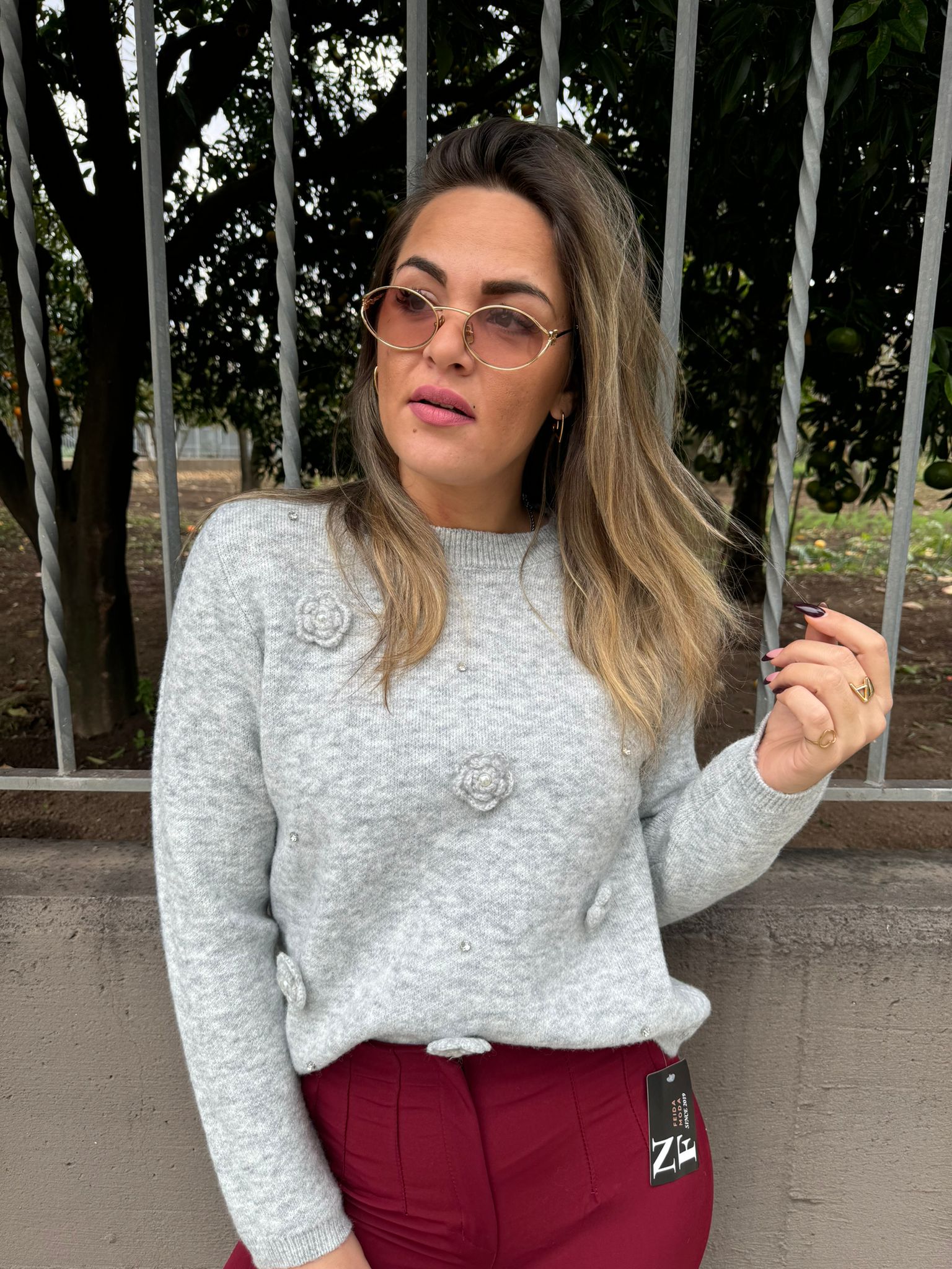 Maglione giro collo con fiori