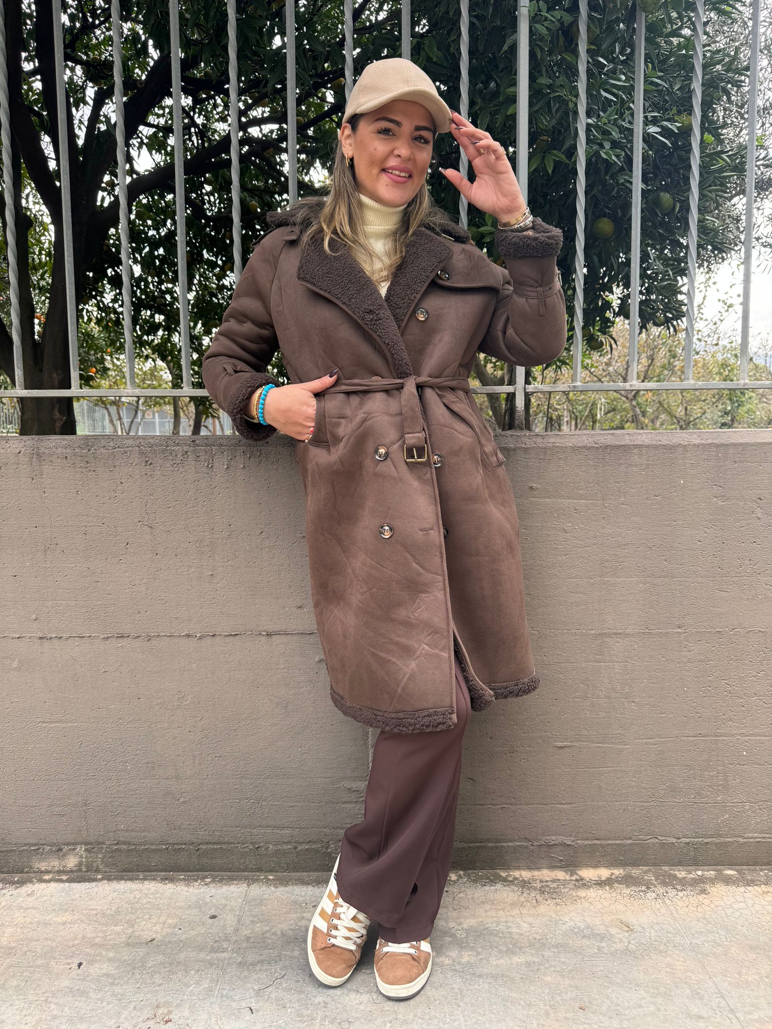 Cappotto lungo in simil camoscio con cintura in vita