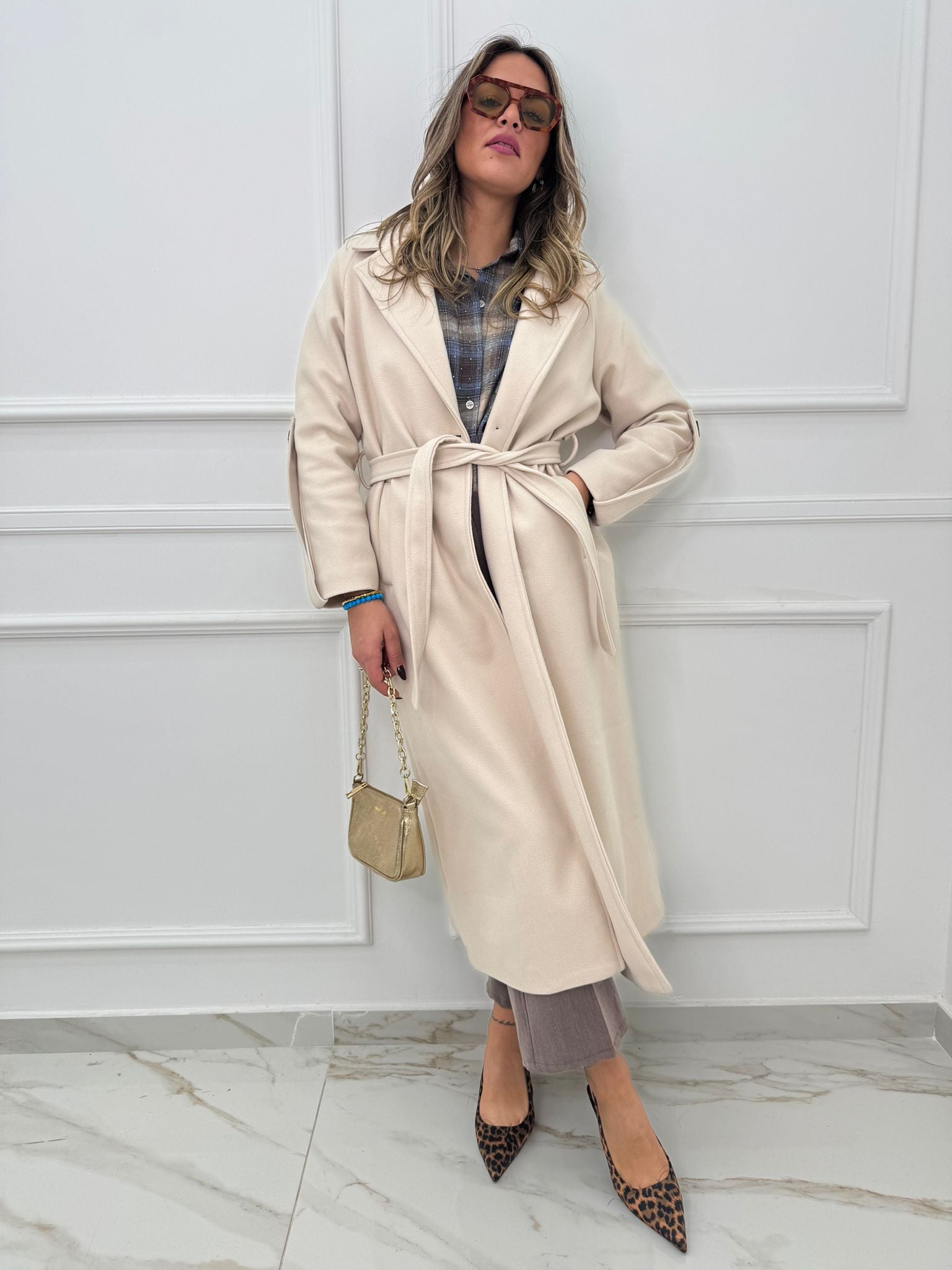 Cappotto lungo con cintura in vita