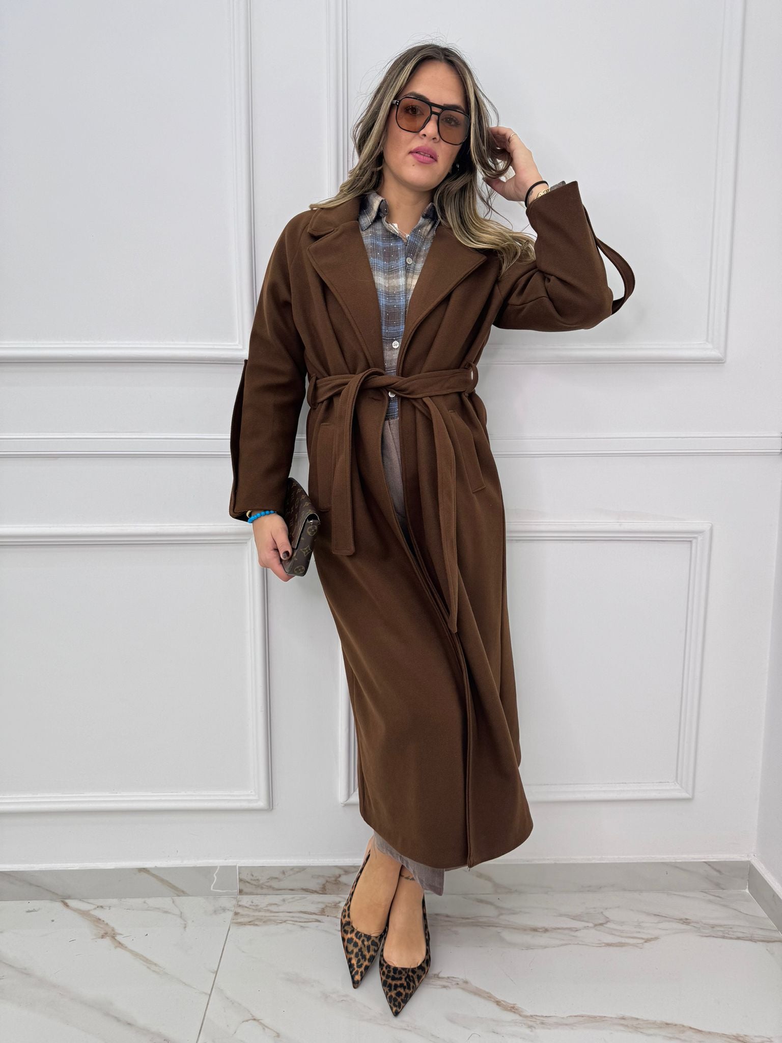 Cappotto lungo con cintura in vita