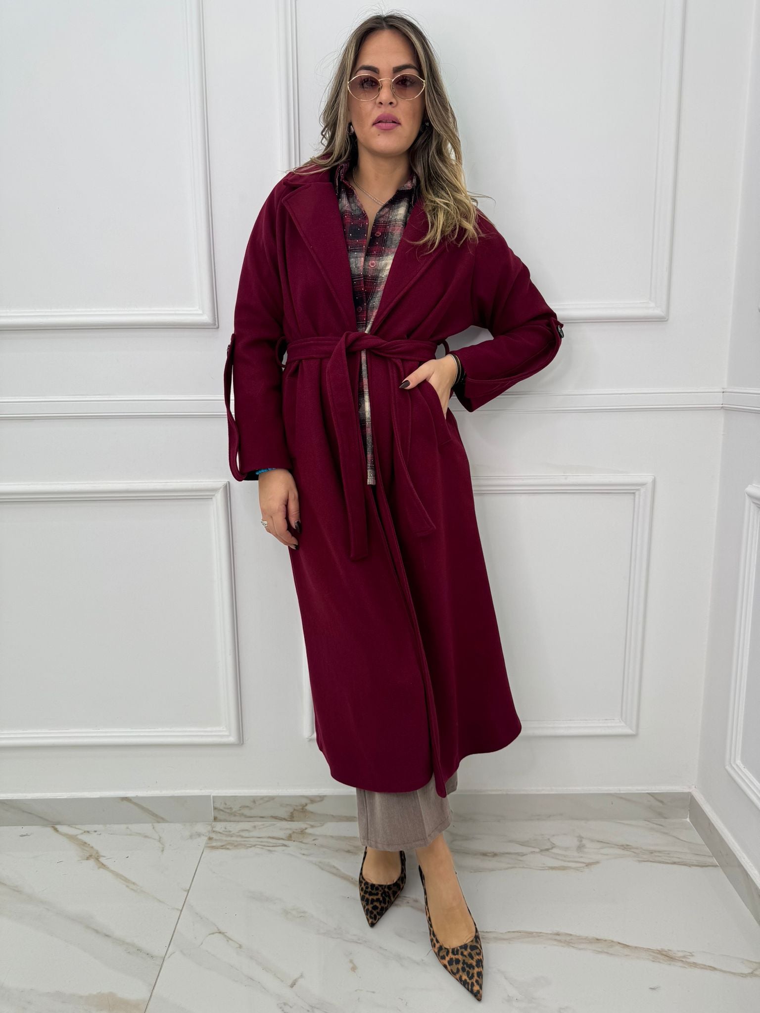 Cappotto lungo con cintura in vita