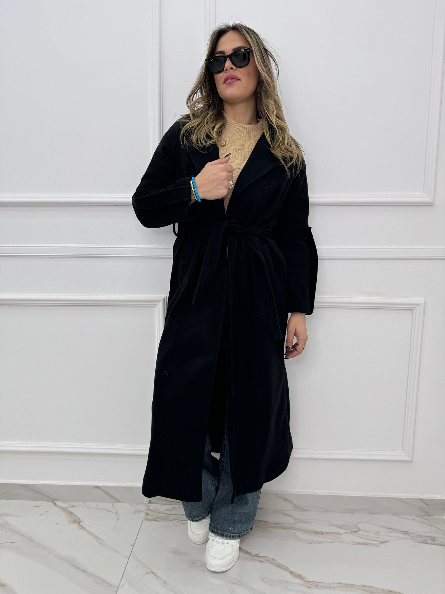 Cappotto lungo con cintura in vita