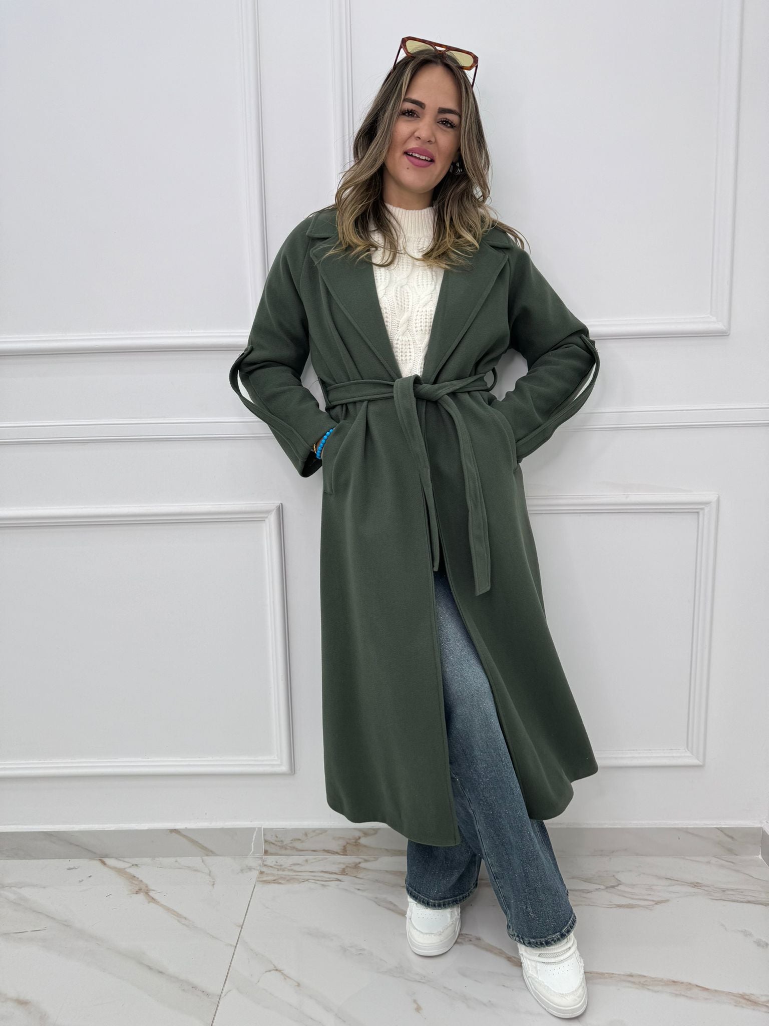 Cappotto lungo con cintura in vita