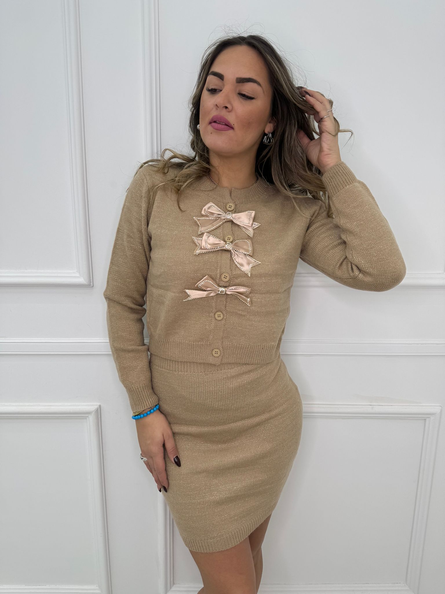 Coordinato 2 pezzi con gonna e cardigan con fiocchi