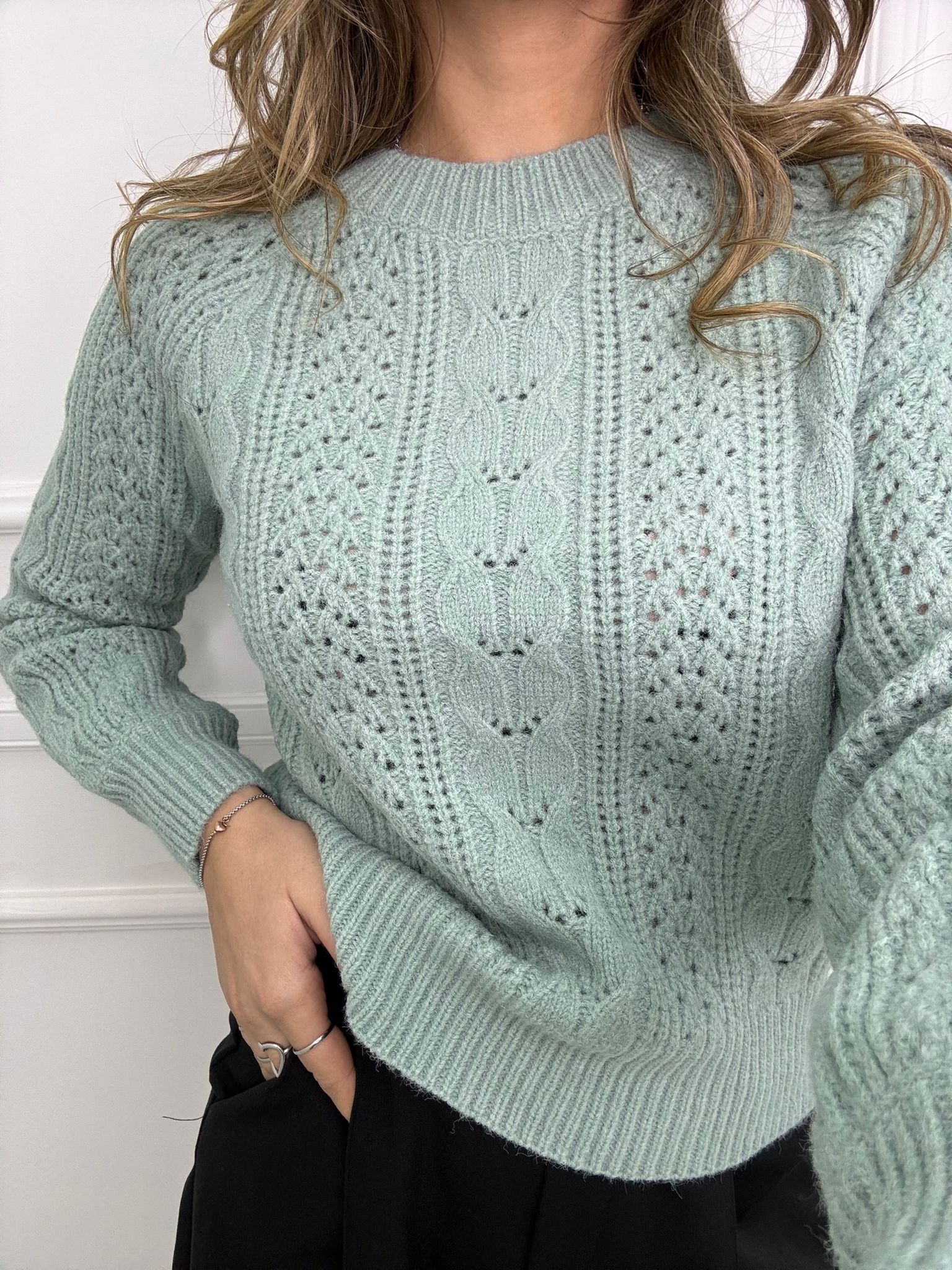 Maglione over giro collo traforato