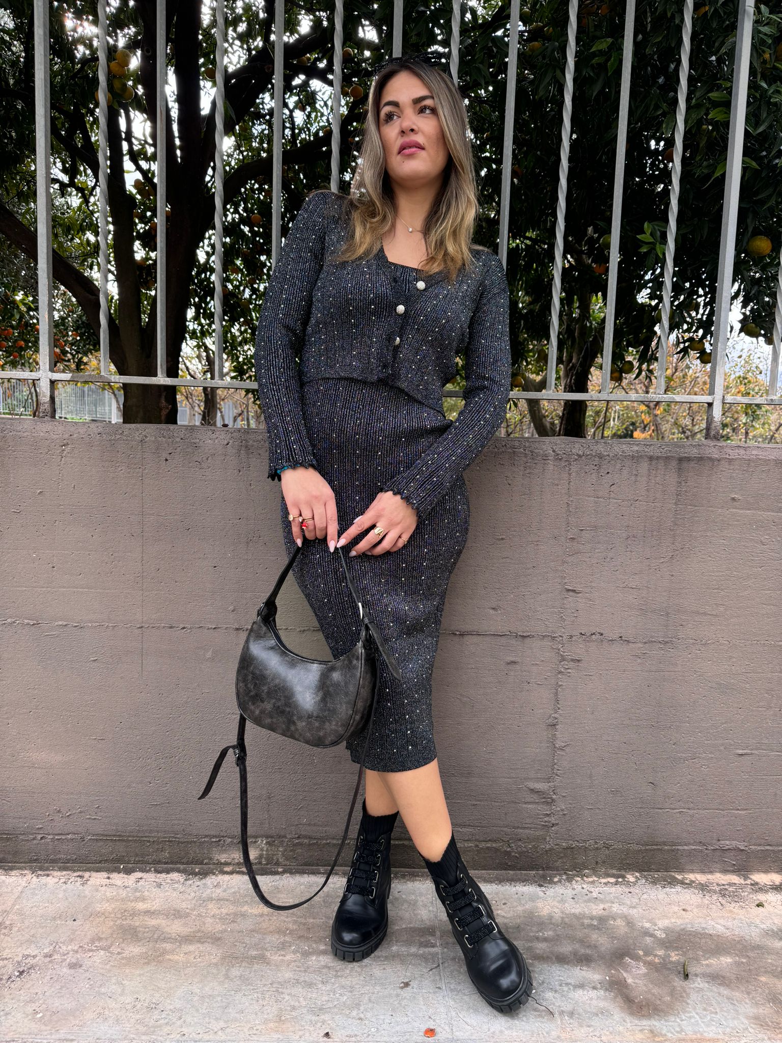 Coordinato 2 pezzi laminato con vestito midi e cardigan