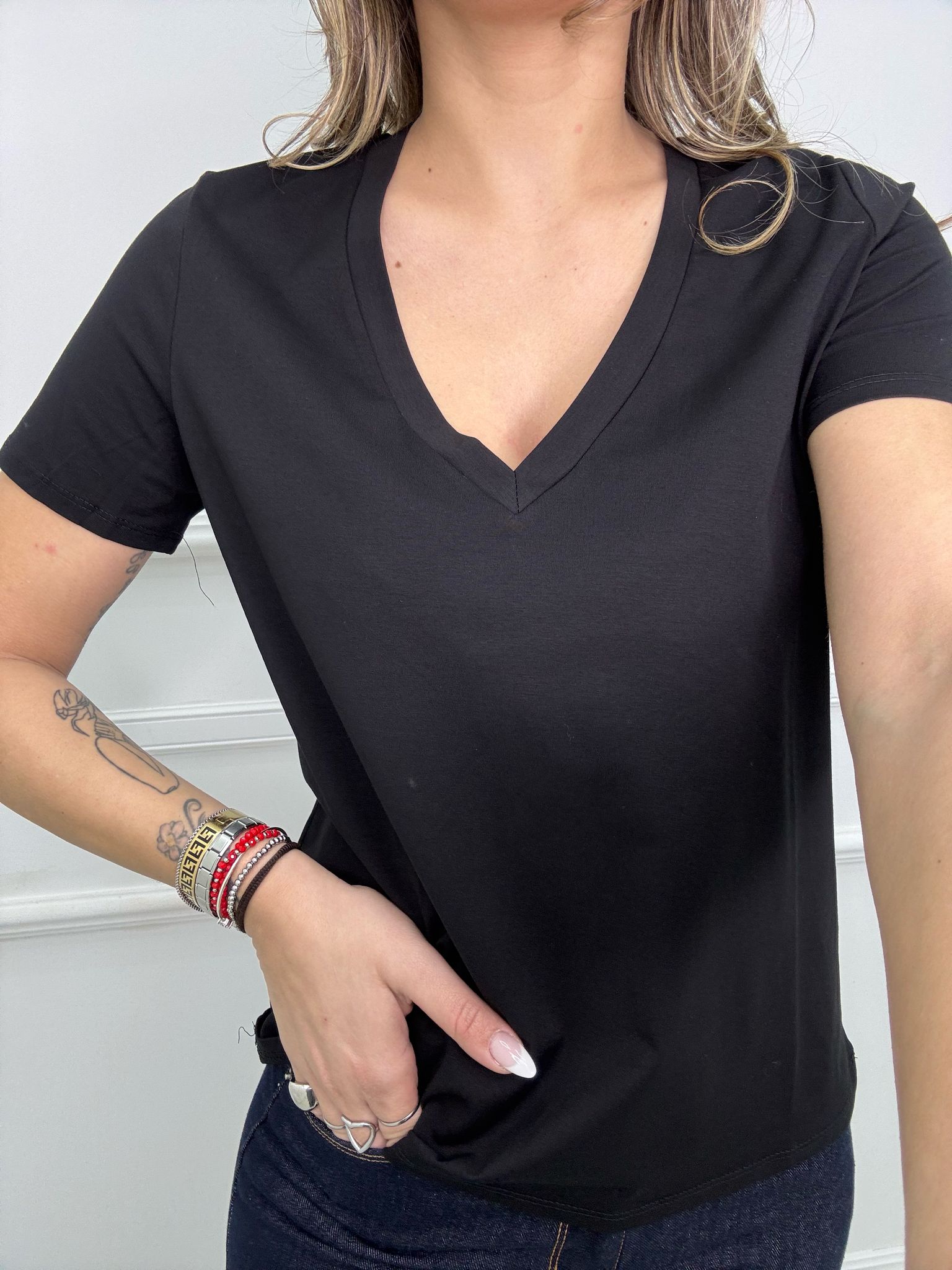 T-shirt scollo a V modello over