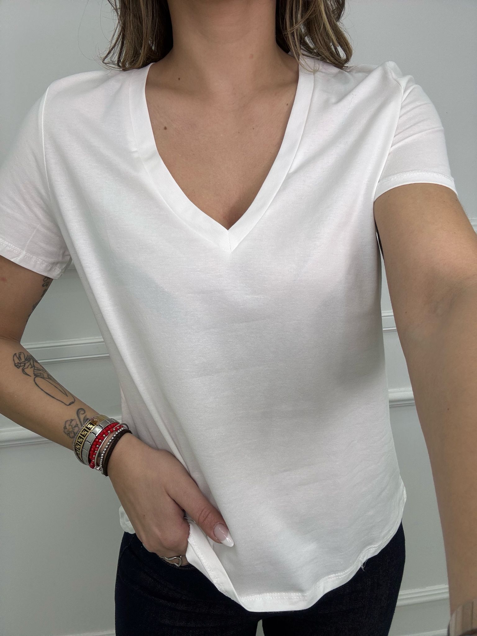 T-shirt scollo a V modello over