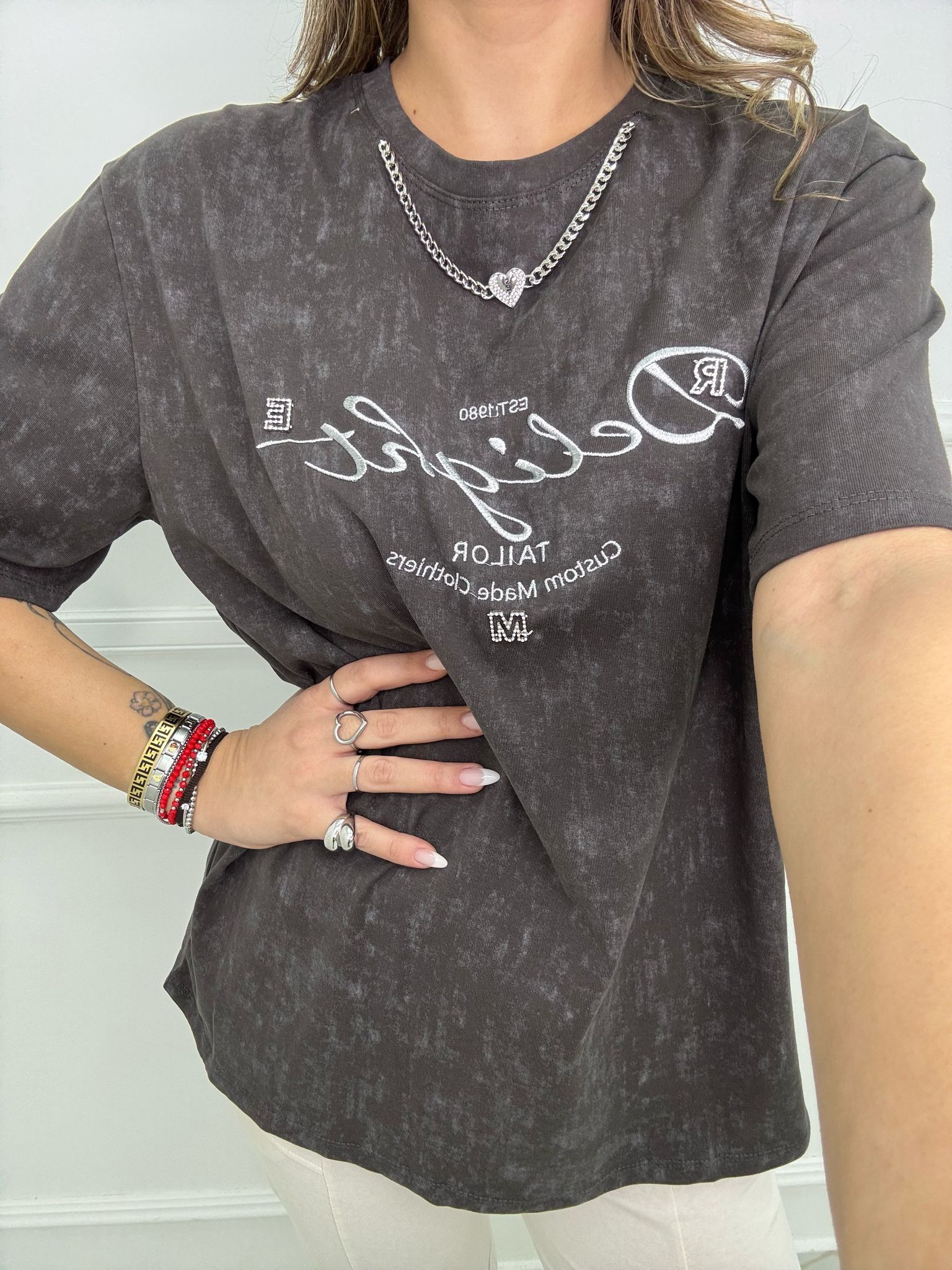 T-shirt over sfumata