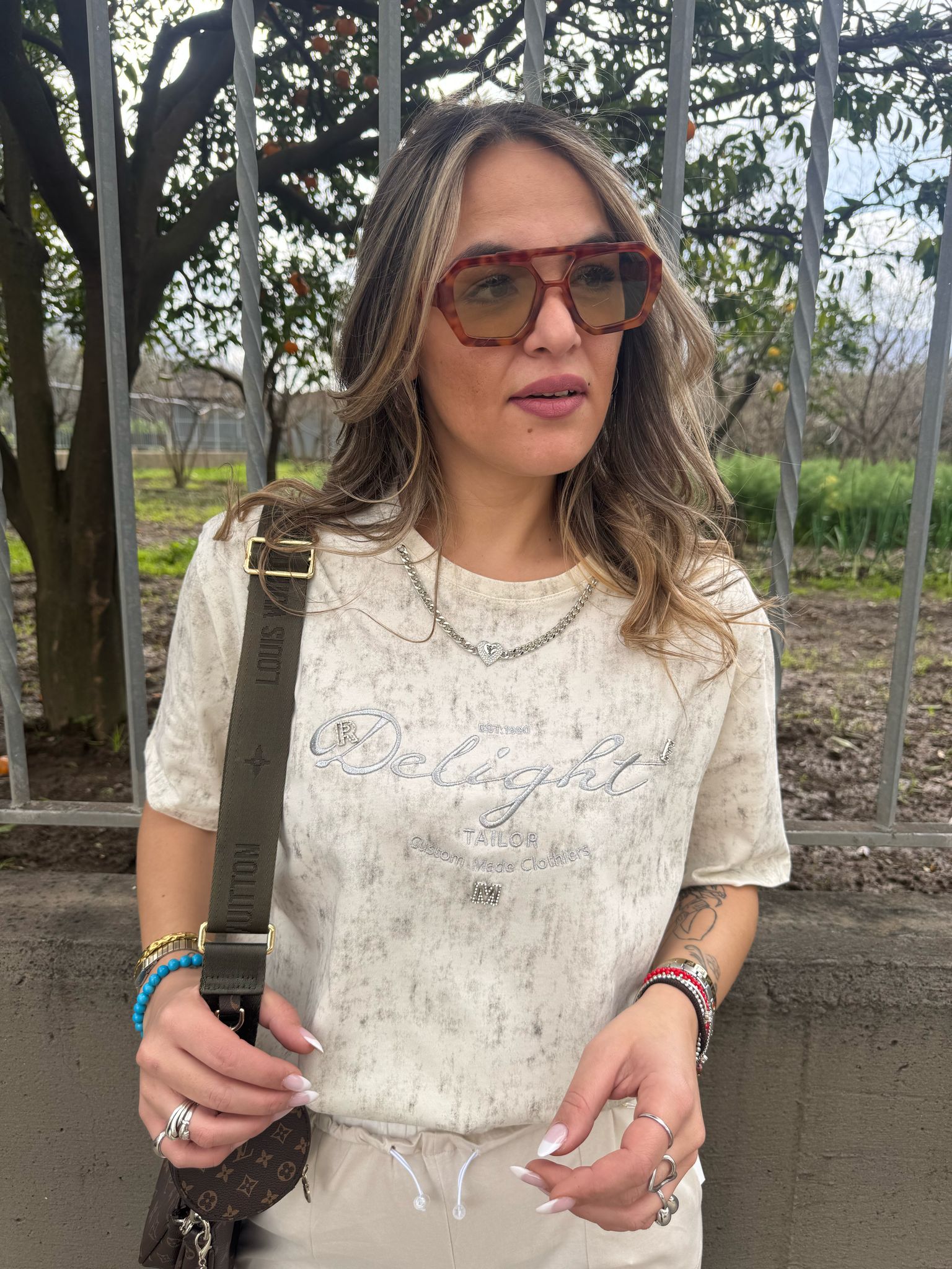 T-shirt over sfumata