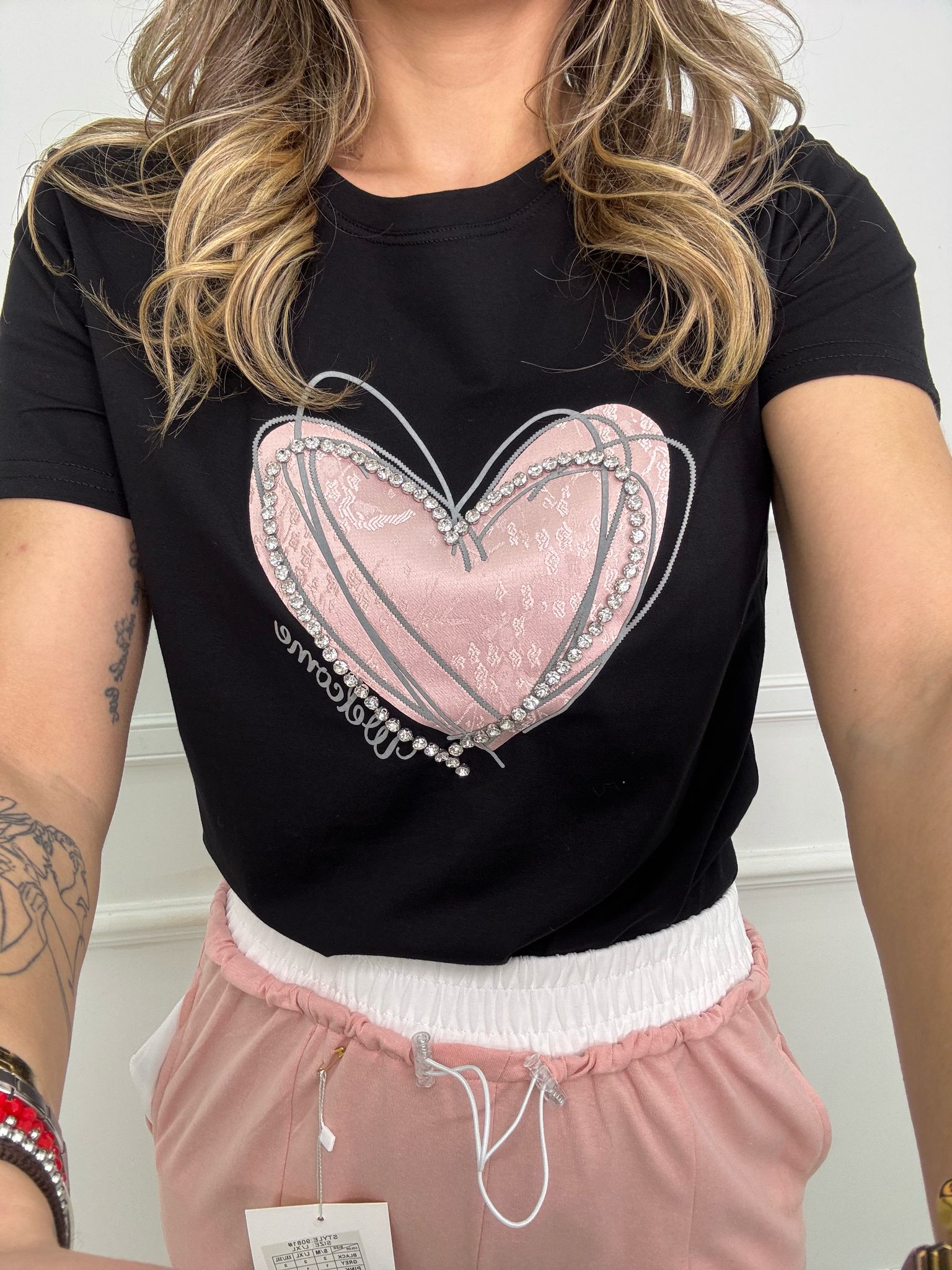 T-shirt con cuore e swarovski